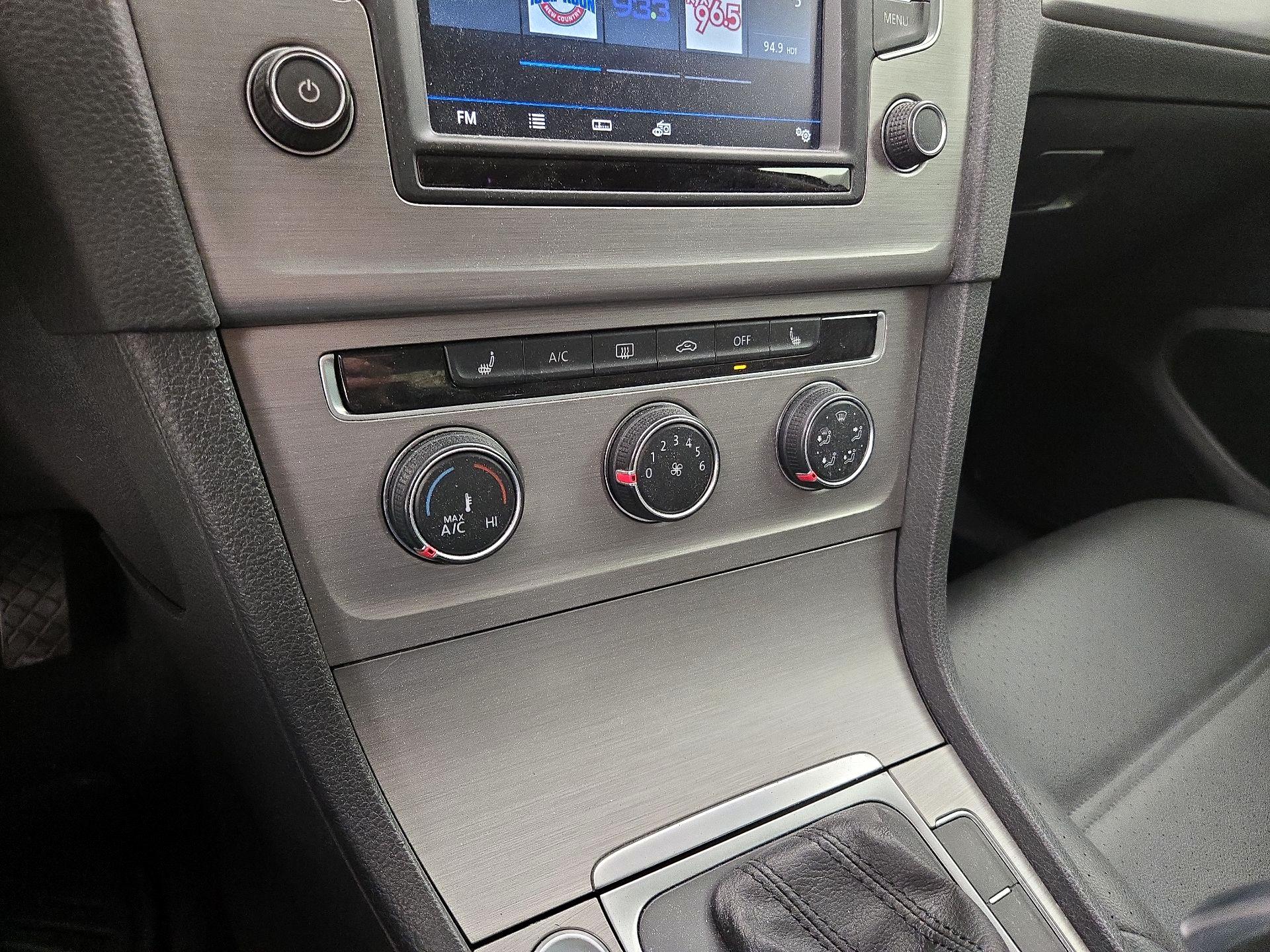 Thumbnail: 2017 Volkswagen Golf - 16