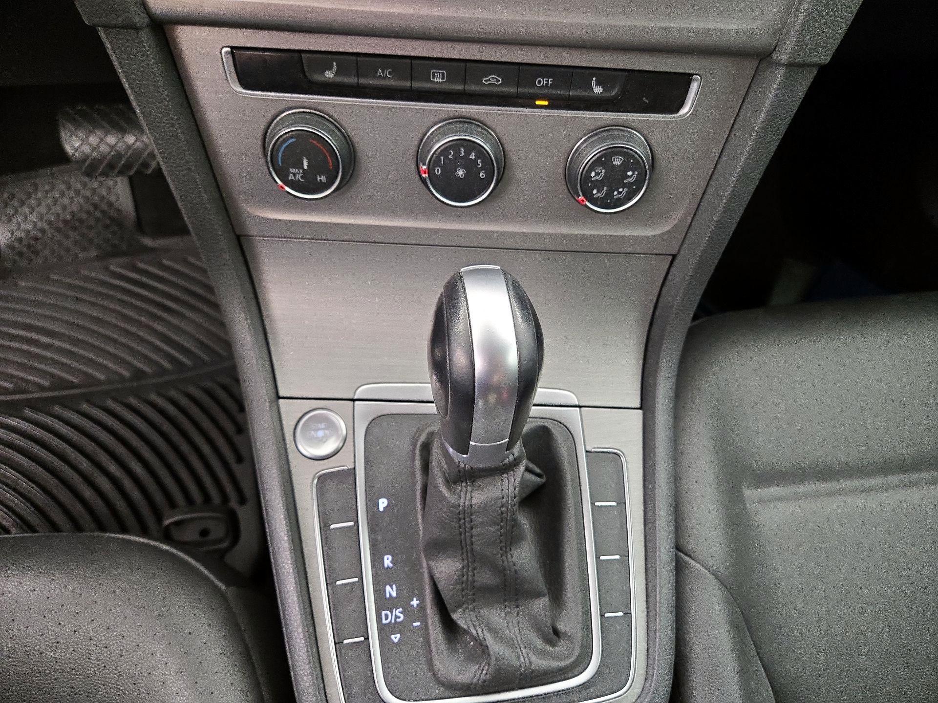 Thumbnail: 2017 Volkswagen Golf - 17