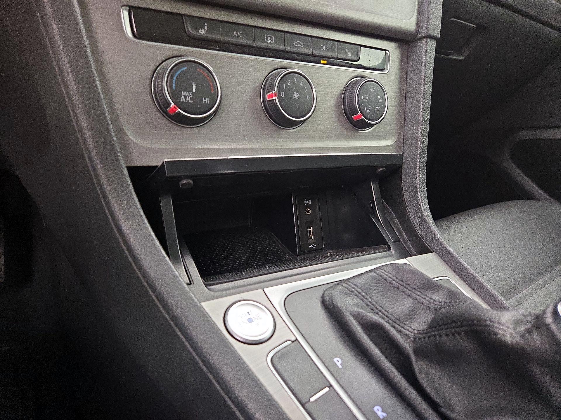 Thumbnail: 2017 Volkswagen Golf - 18