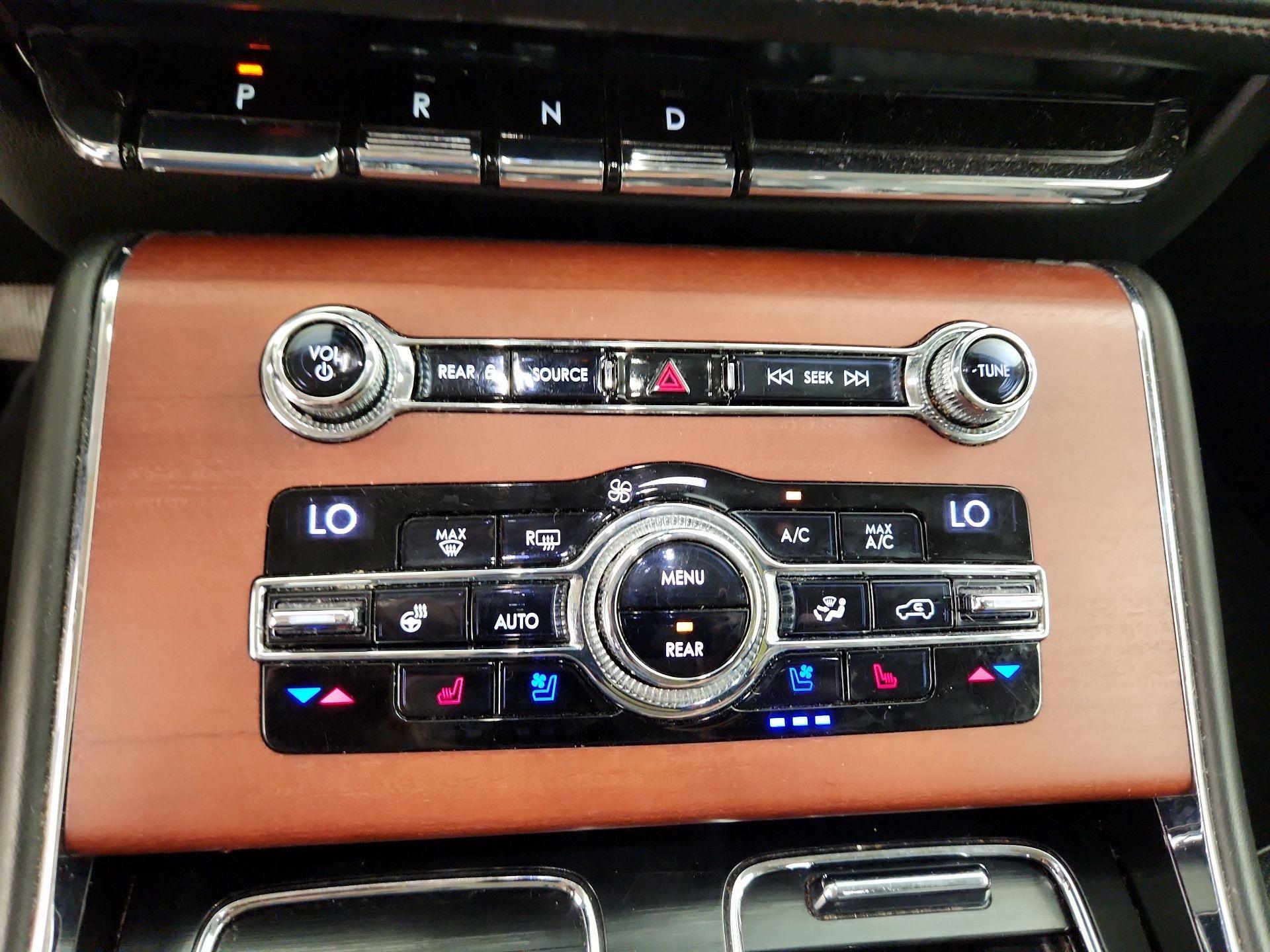 Thumbnail: 2020 Lincoln Aviator - 16