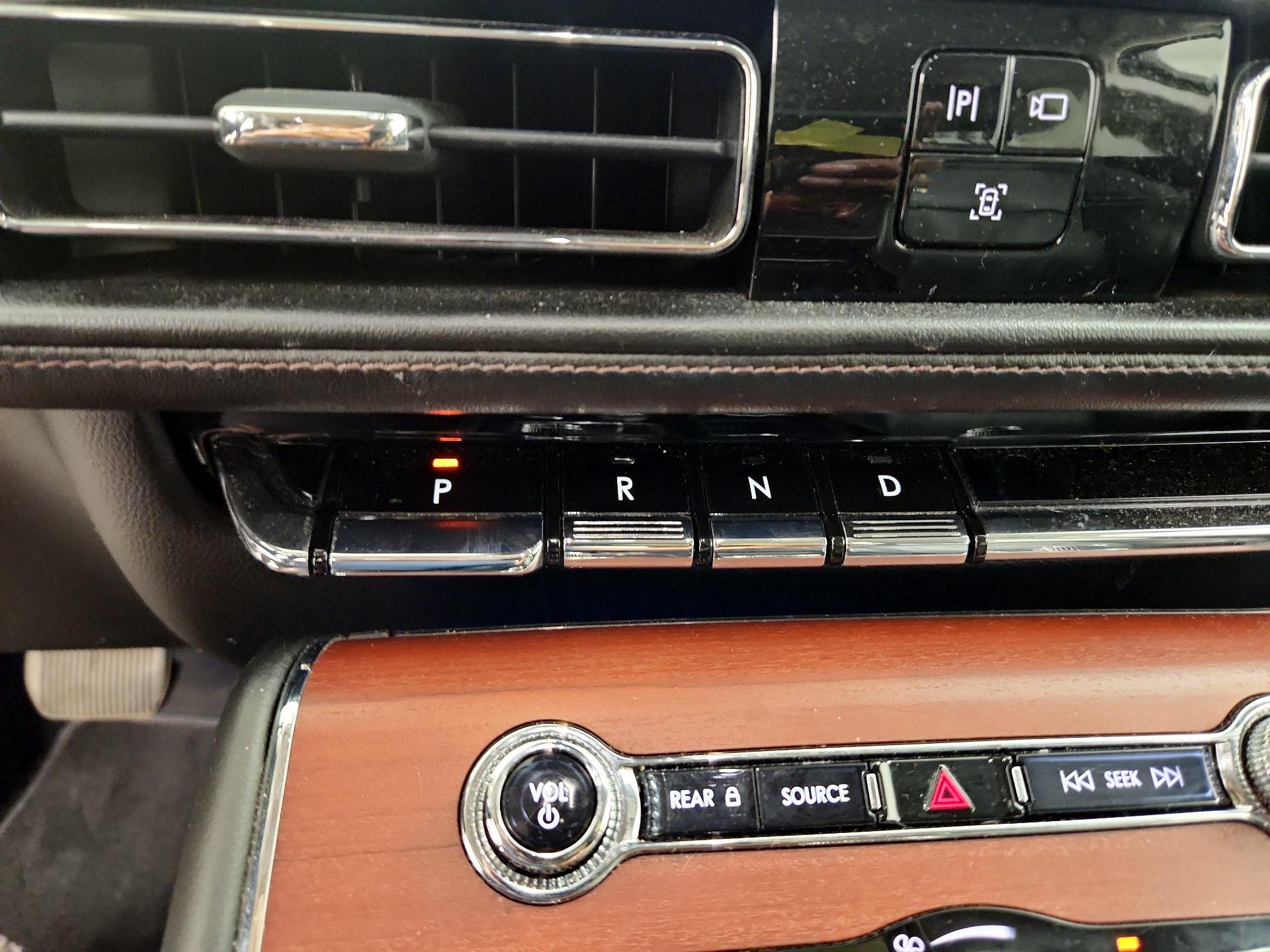 Thumbnail: 2020 Lincoln Aviator - 17
