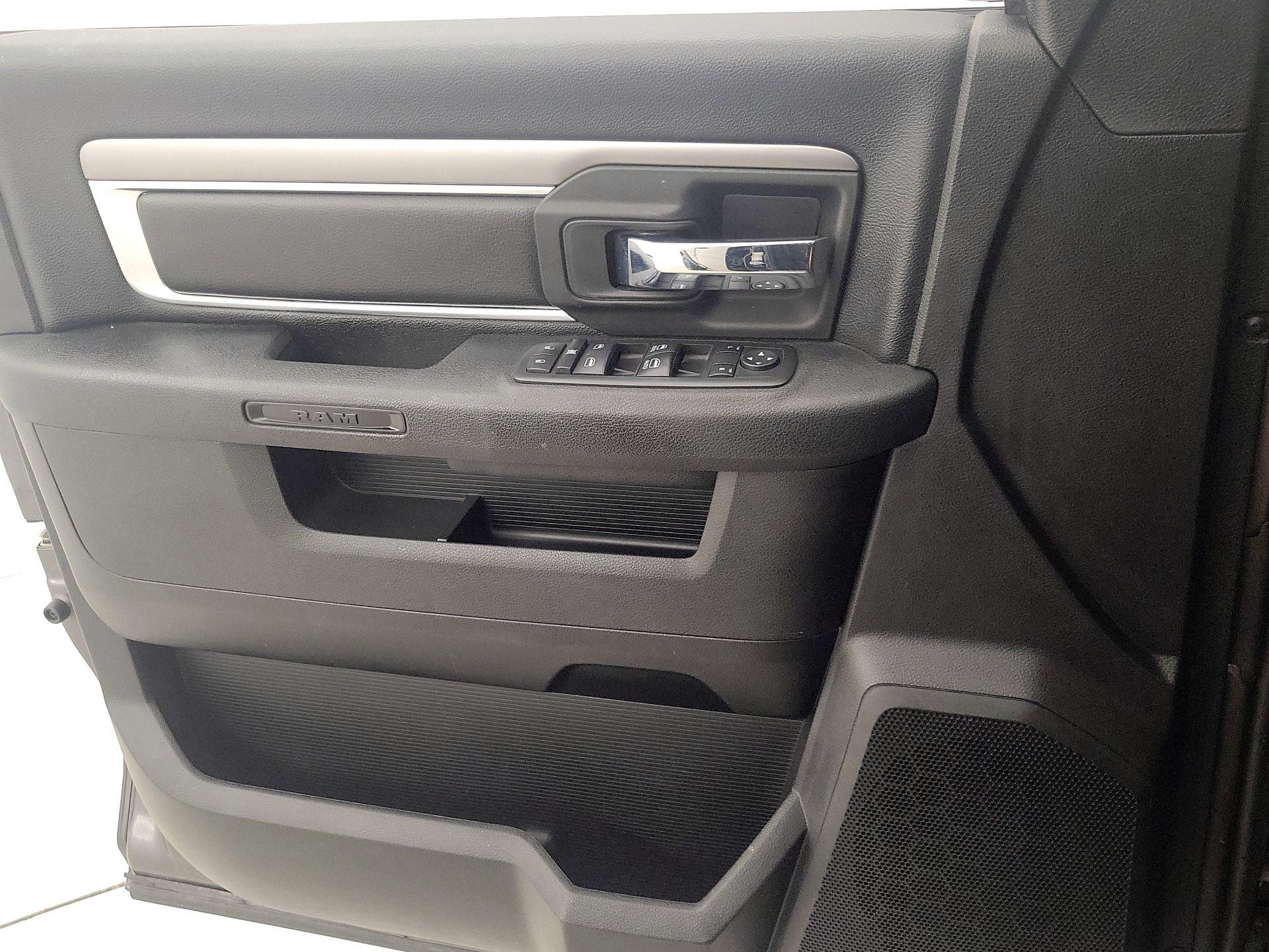 Thumbnail: 2021 RAM 1500 Classic - 12