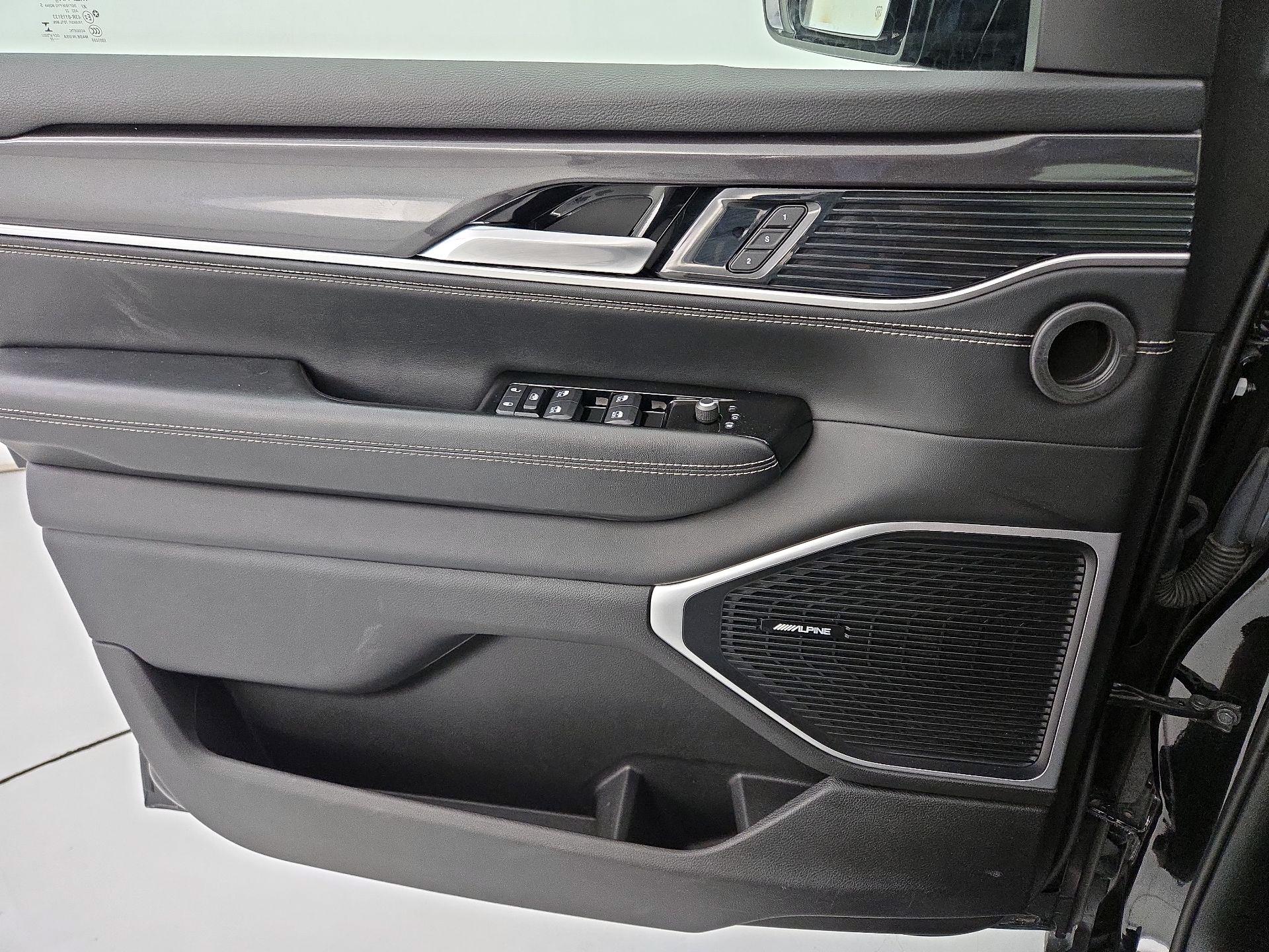Thumbnail: 2022 Jeep Wagoneer - 12