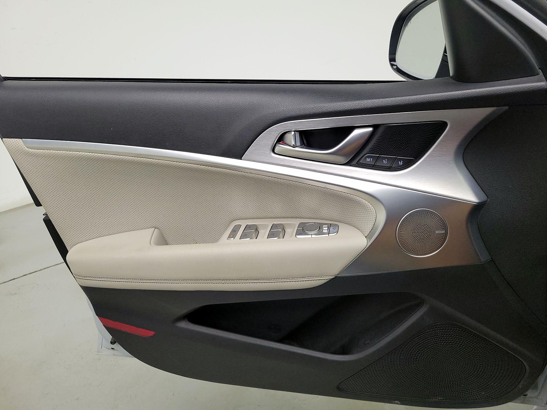 Thumbnail: 2020 Genesis G70 - 12