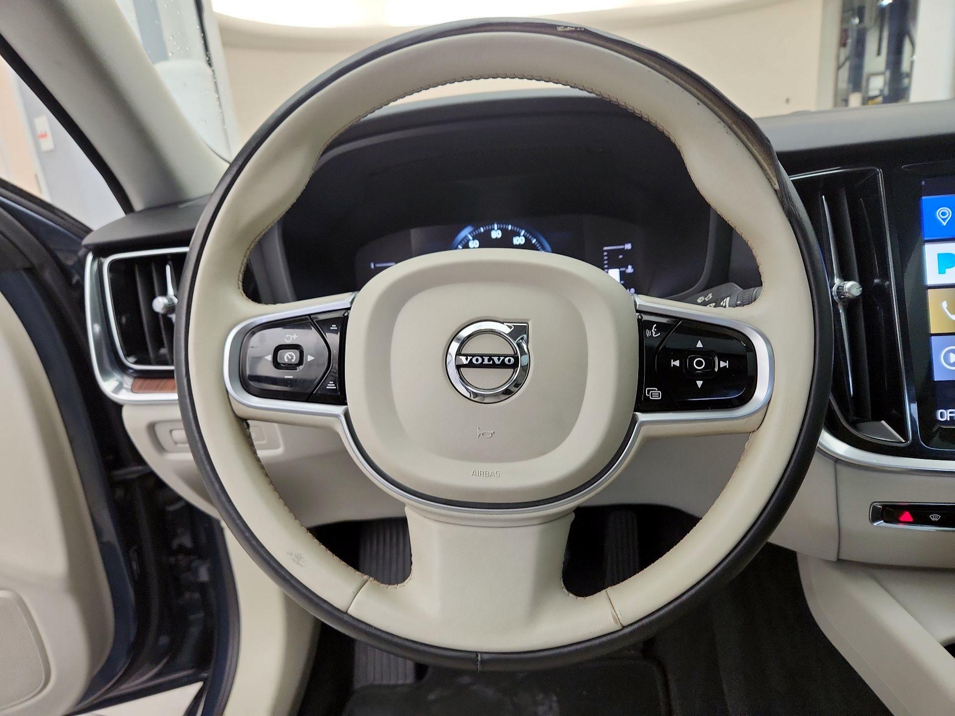 Thumbnail: 2019 Volvo S60 - 10