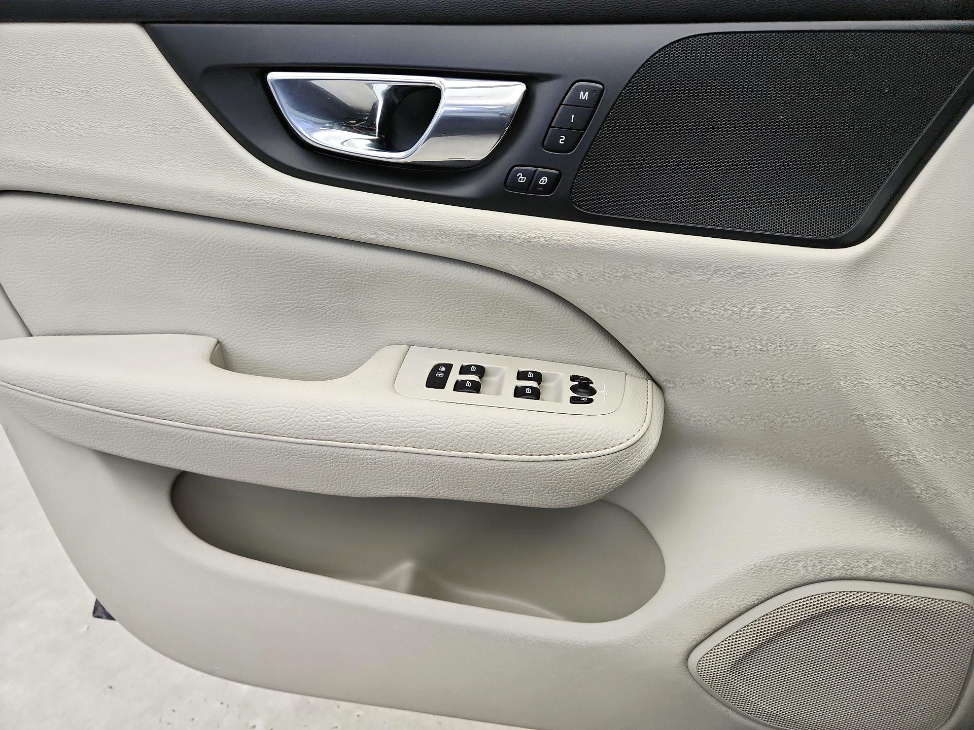 Thumbnail: 2019 Volvo S60 - 12