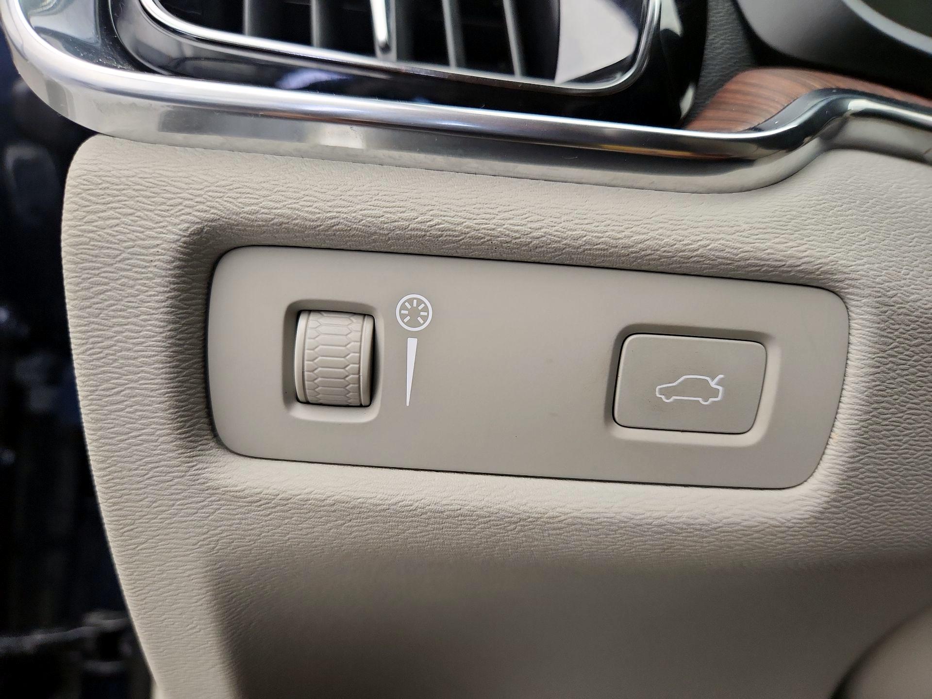 Thumbnail: 2019 Volvo S60 - 13