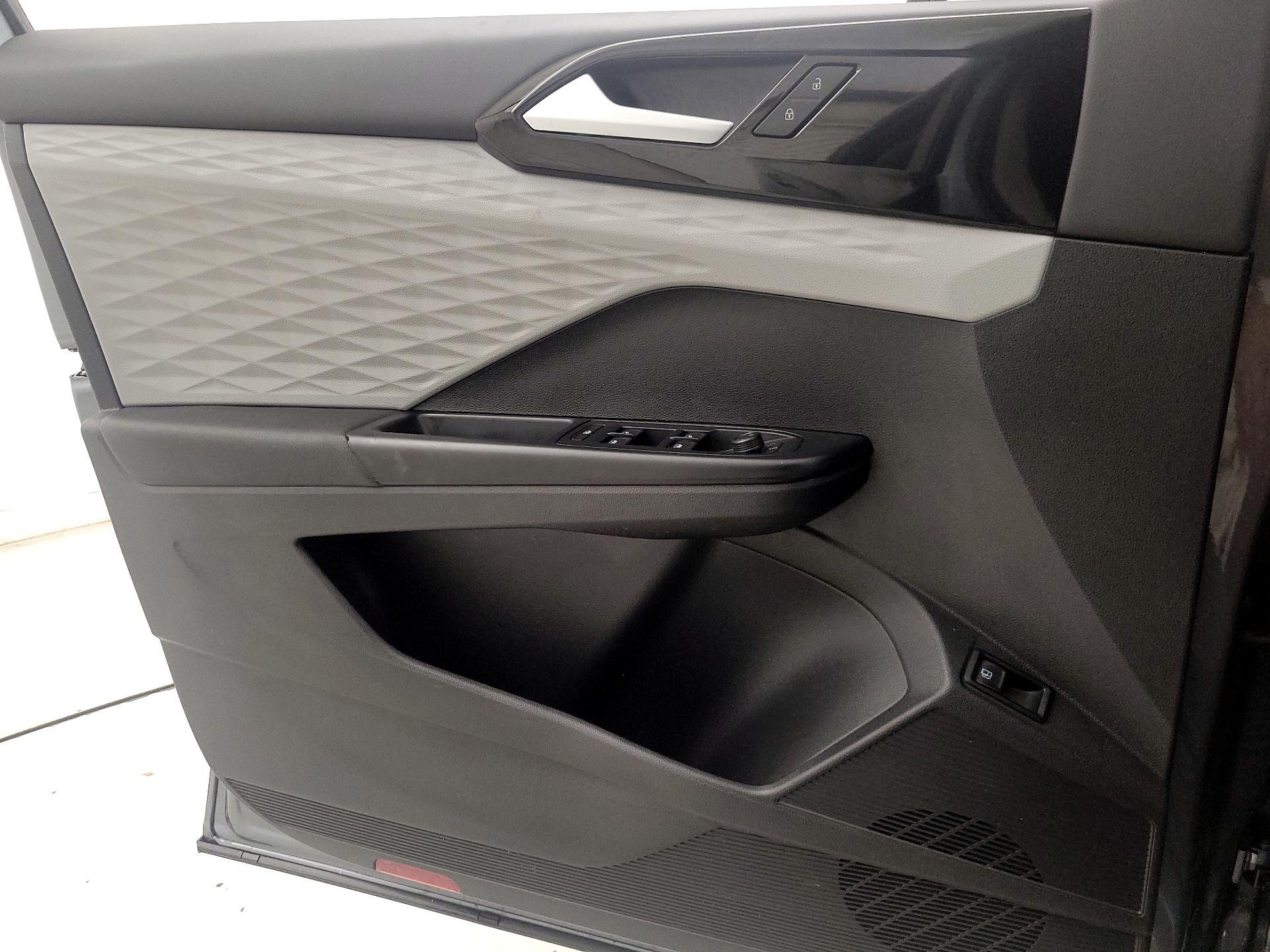 Thumbnail: 2022 Volkswagen Taos - 12