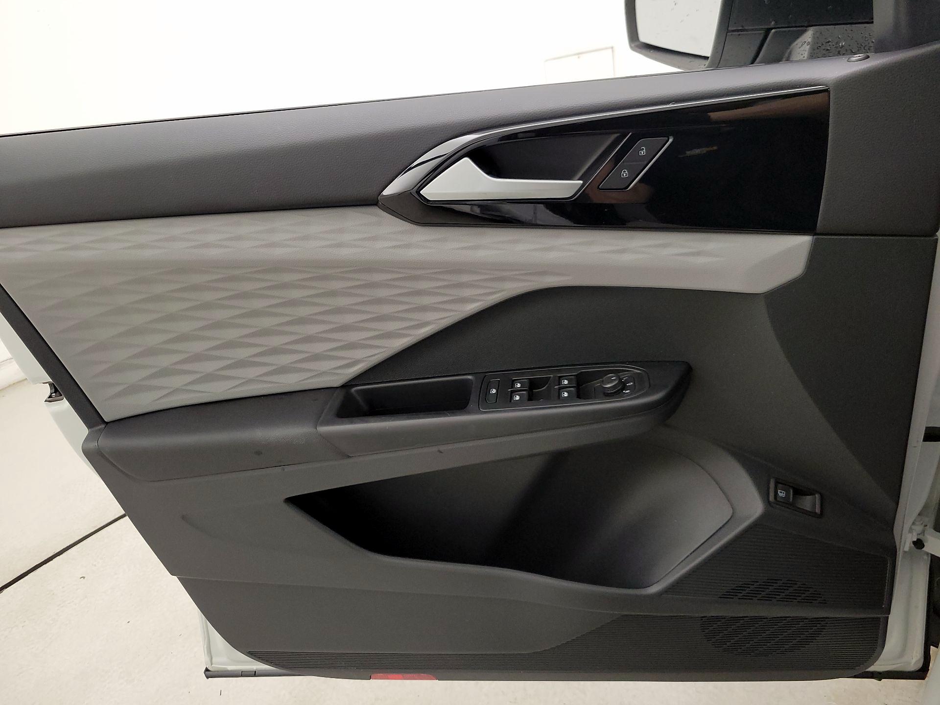 Thumbnail: 2023 Volkswagen Taos - 12