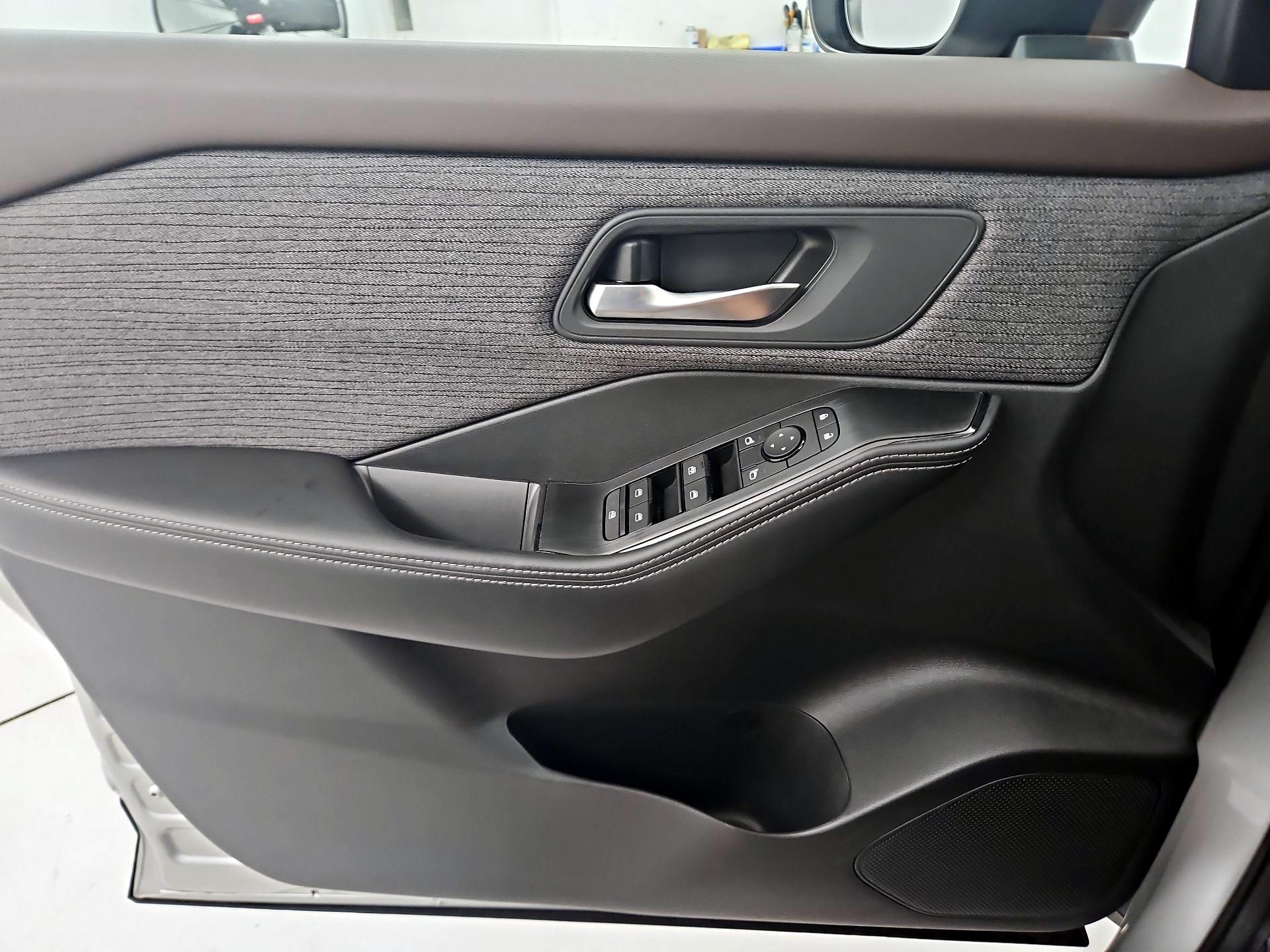 Thumbnail: 2021 Nissan Rogue - 12
