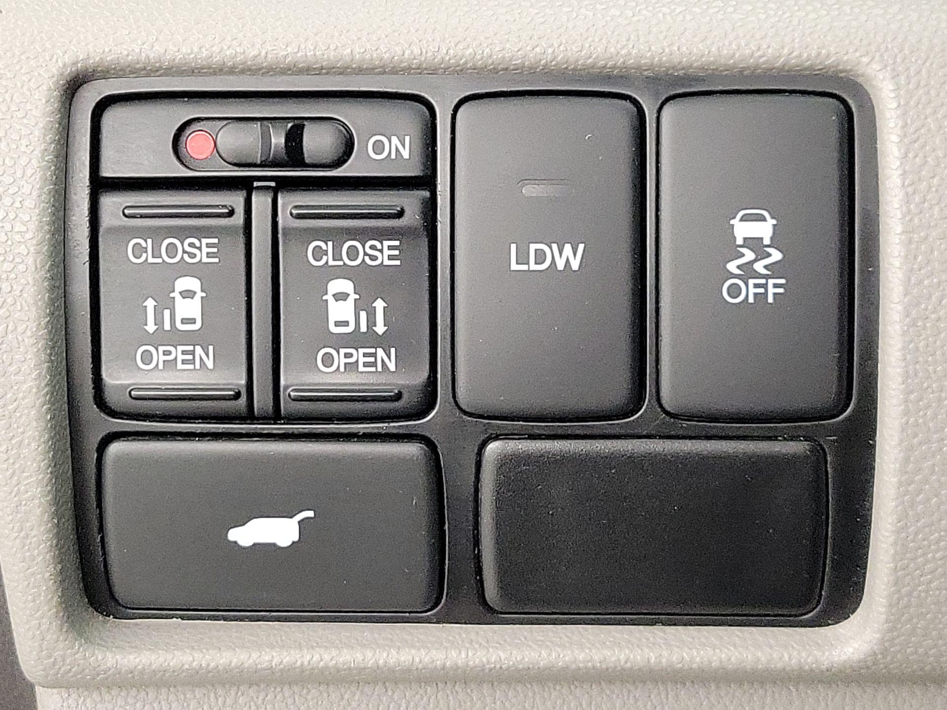 Thumbnail: 2014 Honda Odyssey - 13