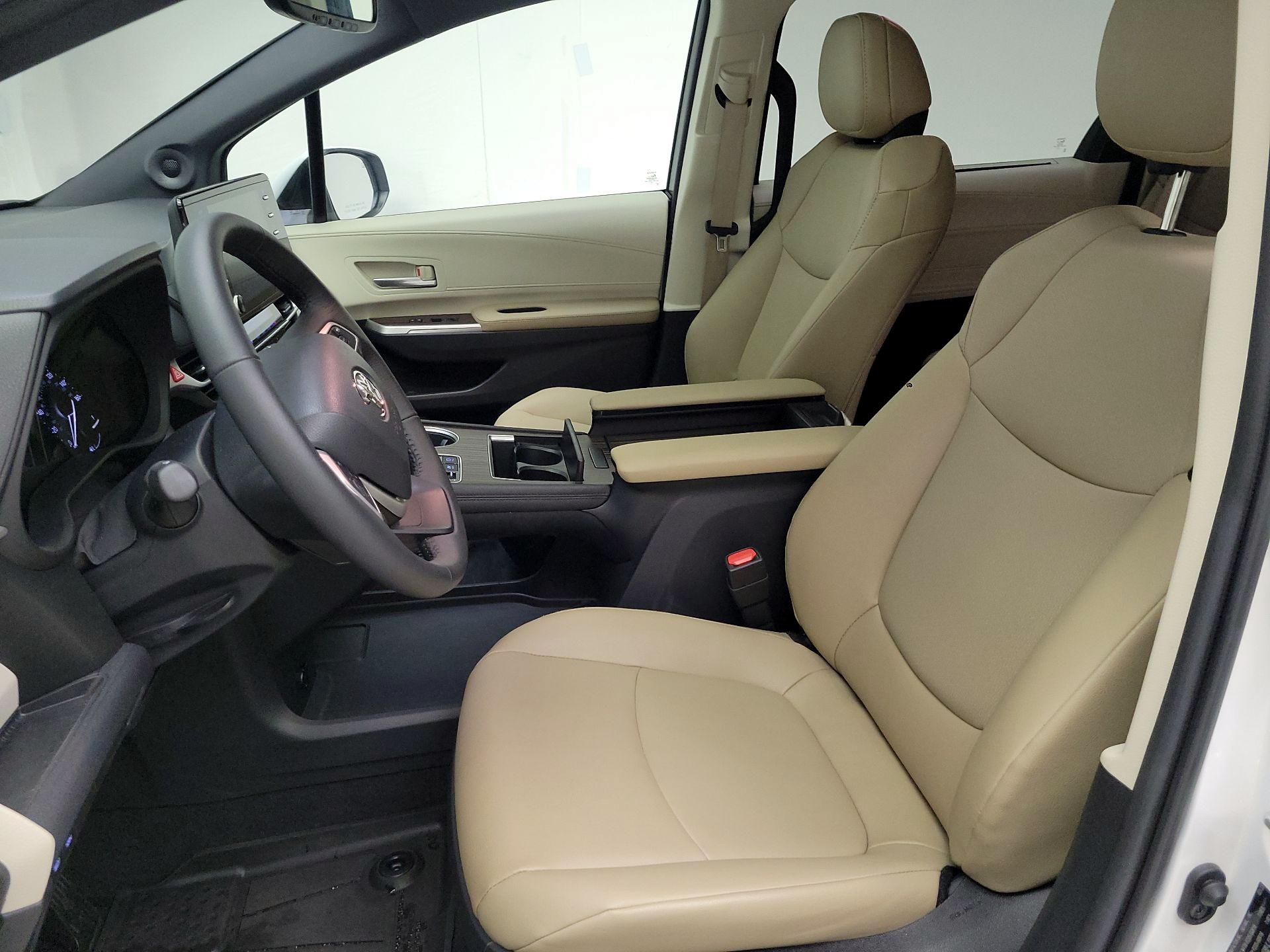 Thumbnail: 2023 Toyota Sienna - 11