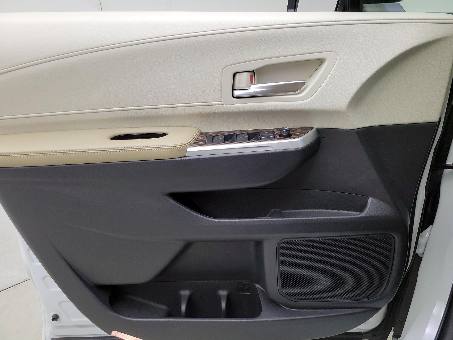 Thumbnail: 2023 Toyota Sienna - 12