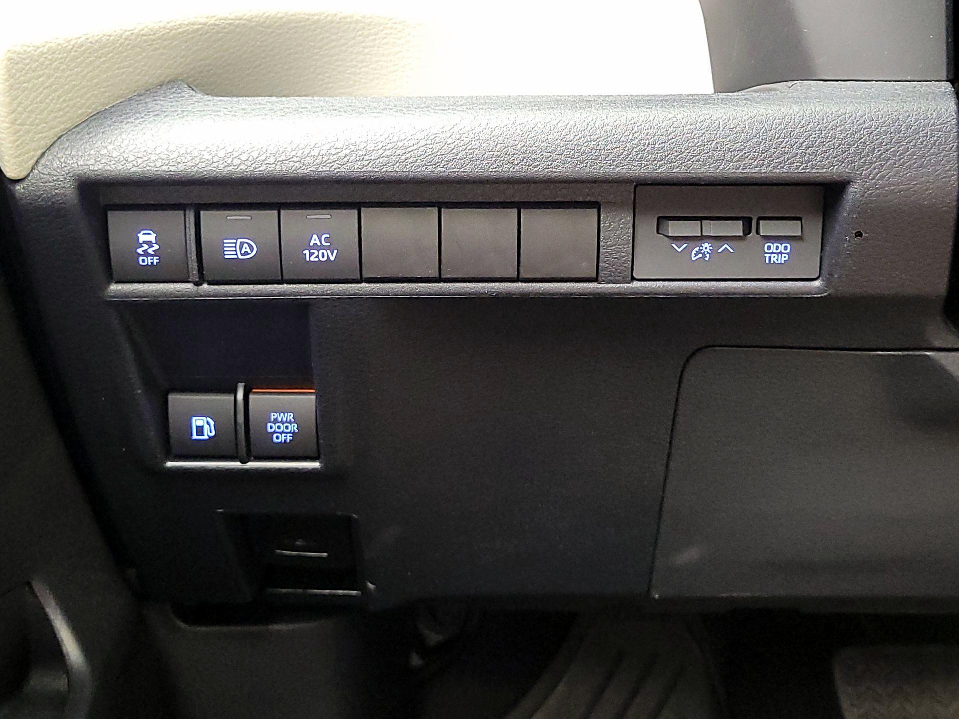Thumbnail: 2023 Toyota Sienna - 13