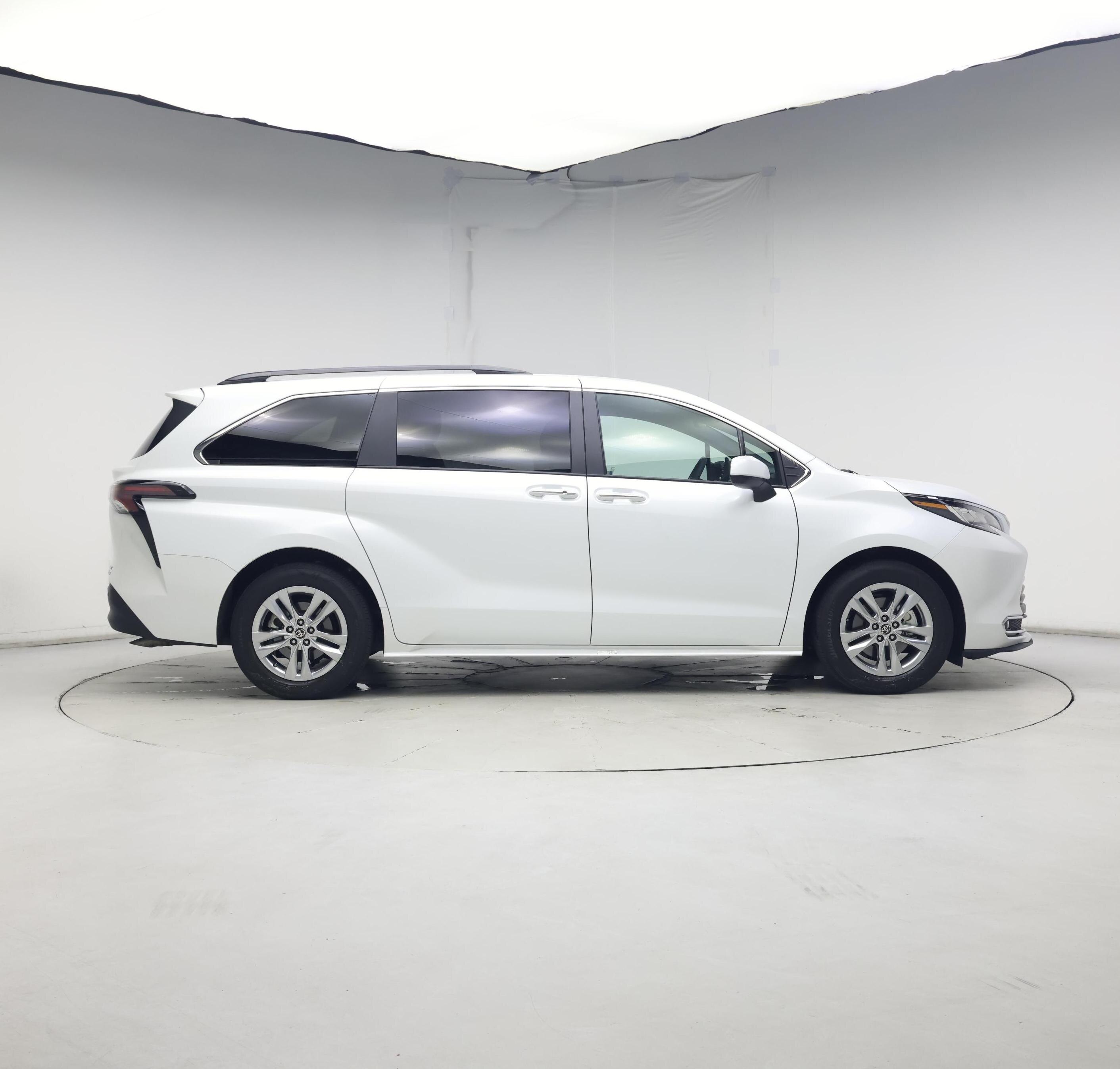 Thumbnail: 2023 Toyota Sienna - 7
