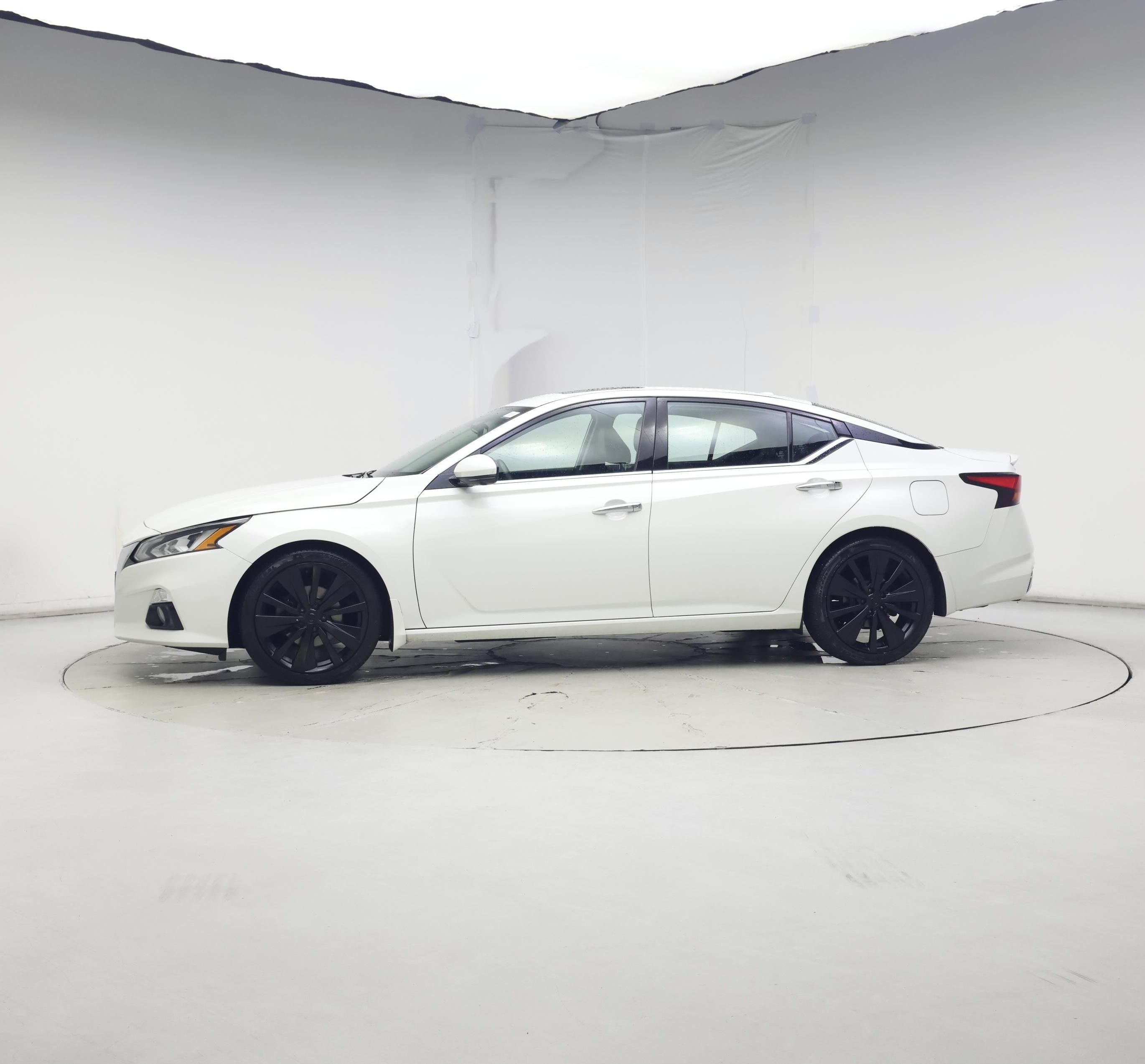 Thumbnail: 2020 Nissan Altima - 3