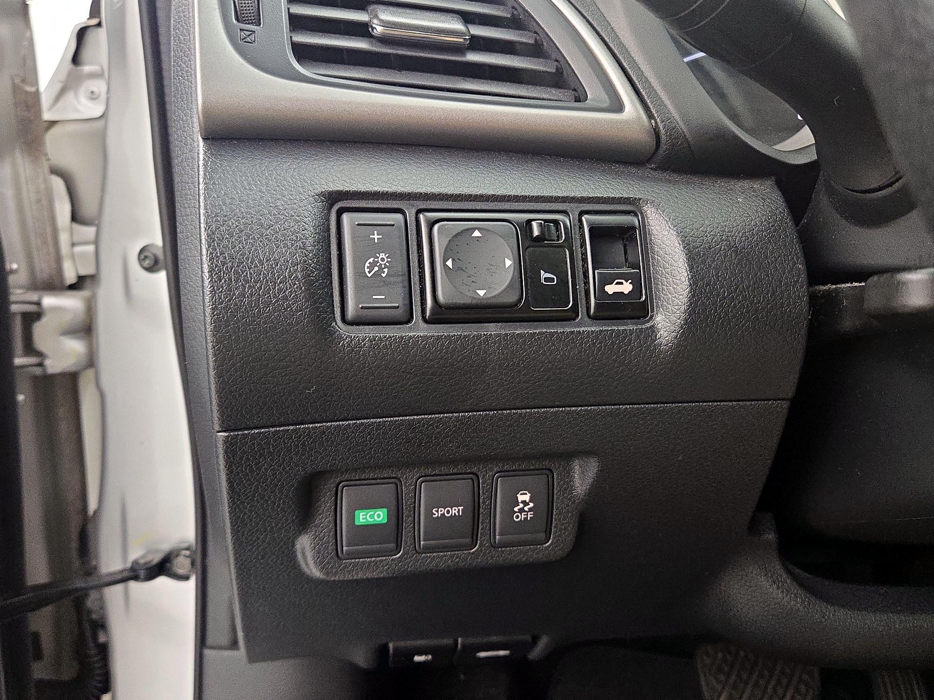 Thumbnail: 2015 Nissan Sentra - 13