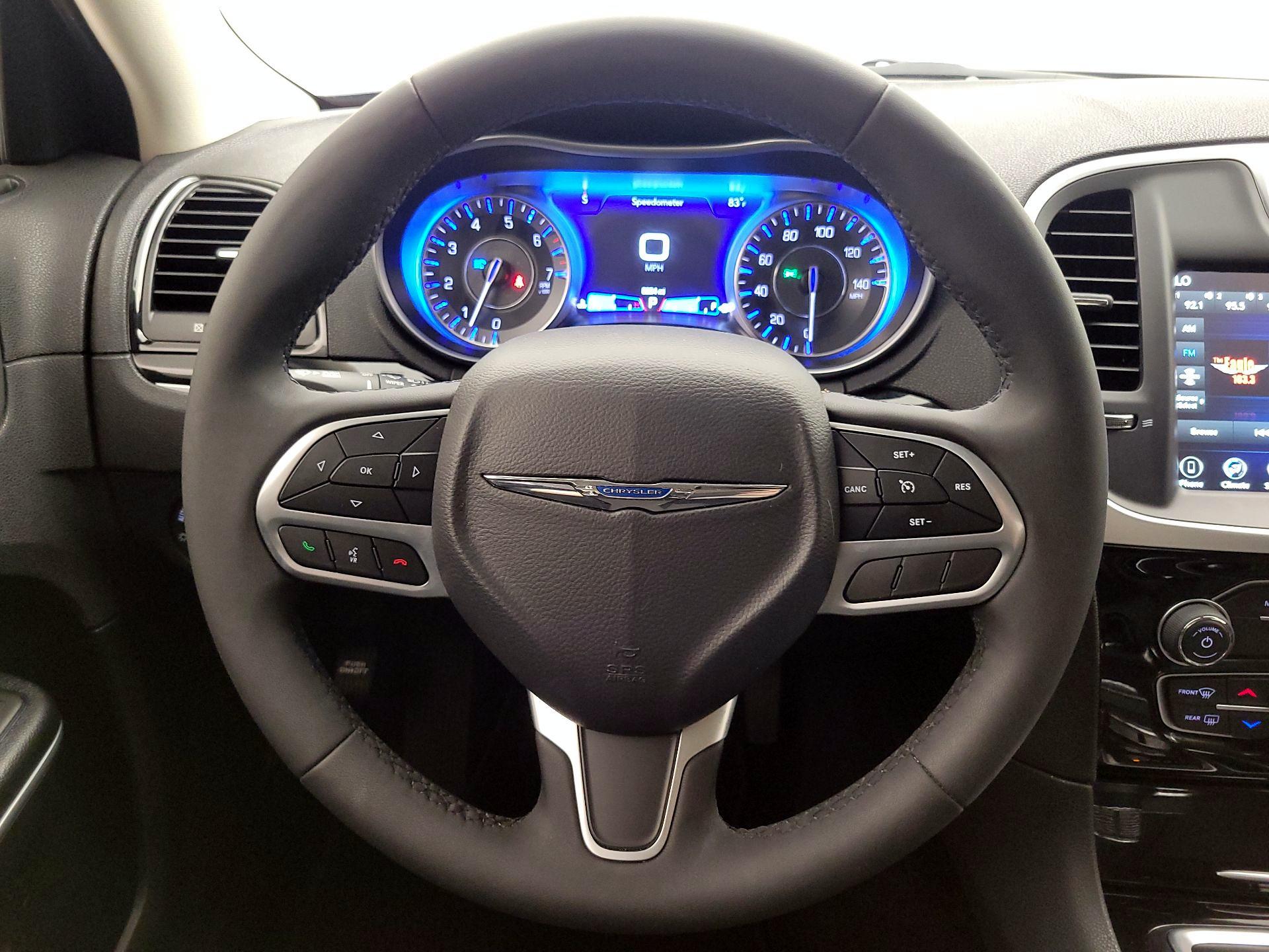 Thumbnail: 2023 Chrysler 300 - 10