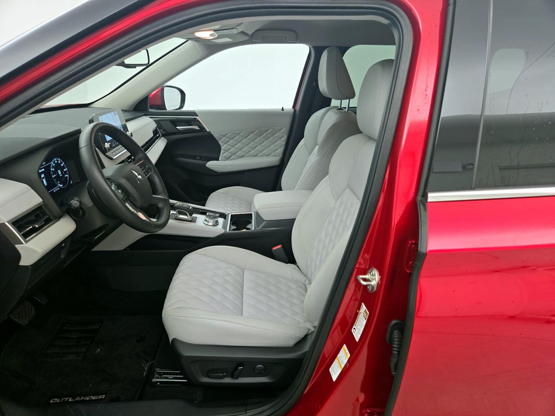 Thumbnail: 2022 Mitsubishi Outlander - 11