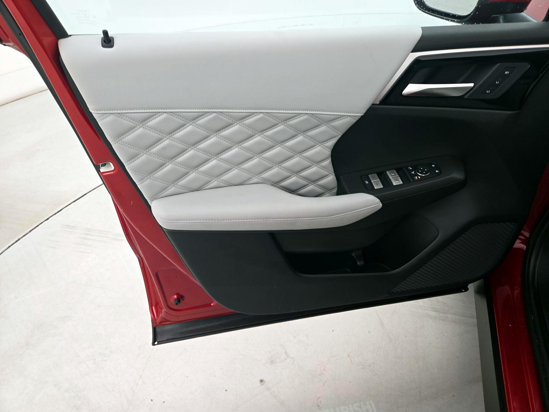 Thumbnail: 2022 Mitsubishi Outlander - 12