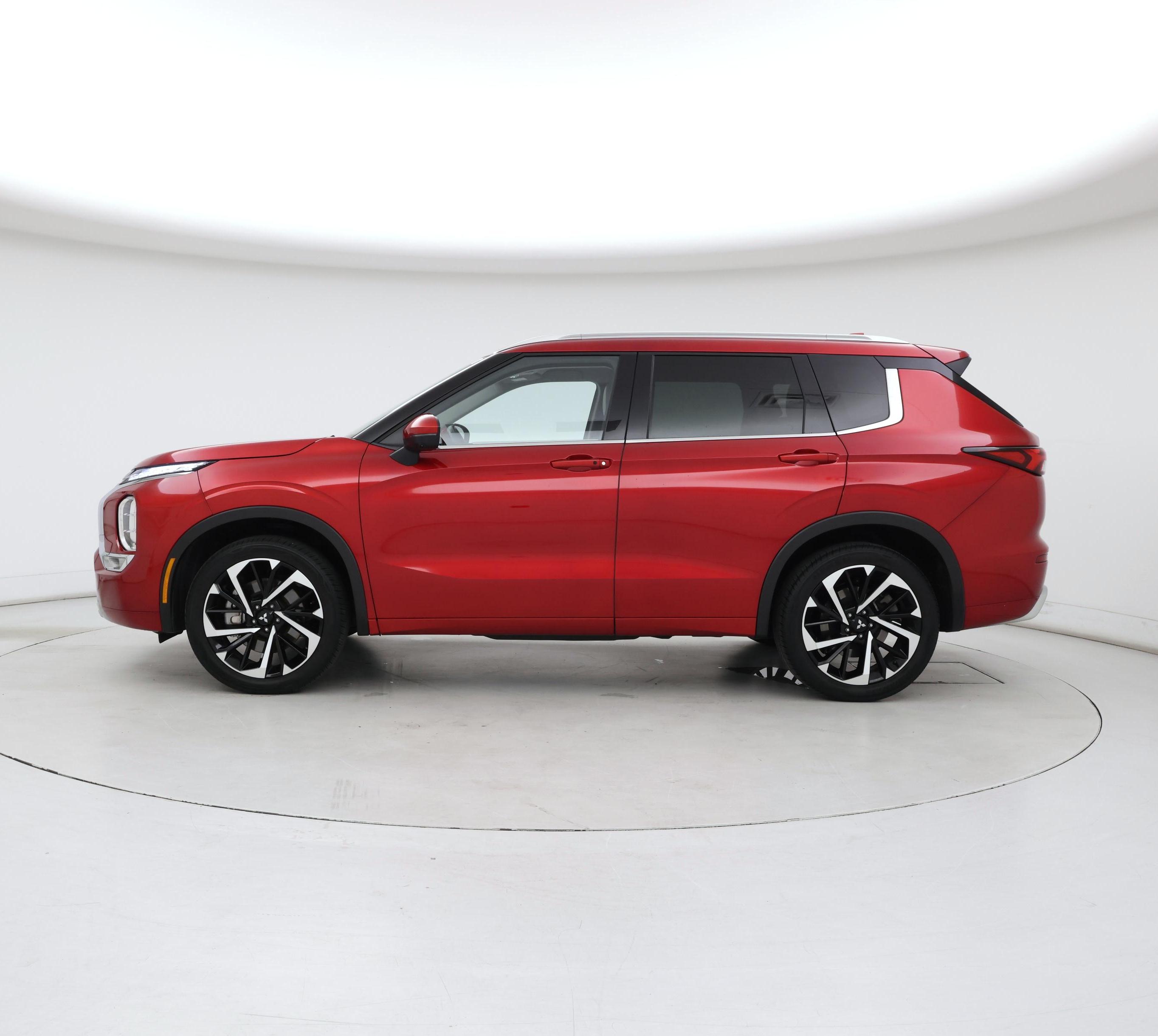 Thumbnail: 2022 Mitsubishi Outlander - 3