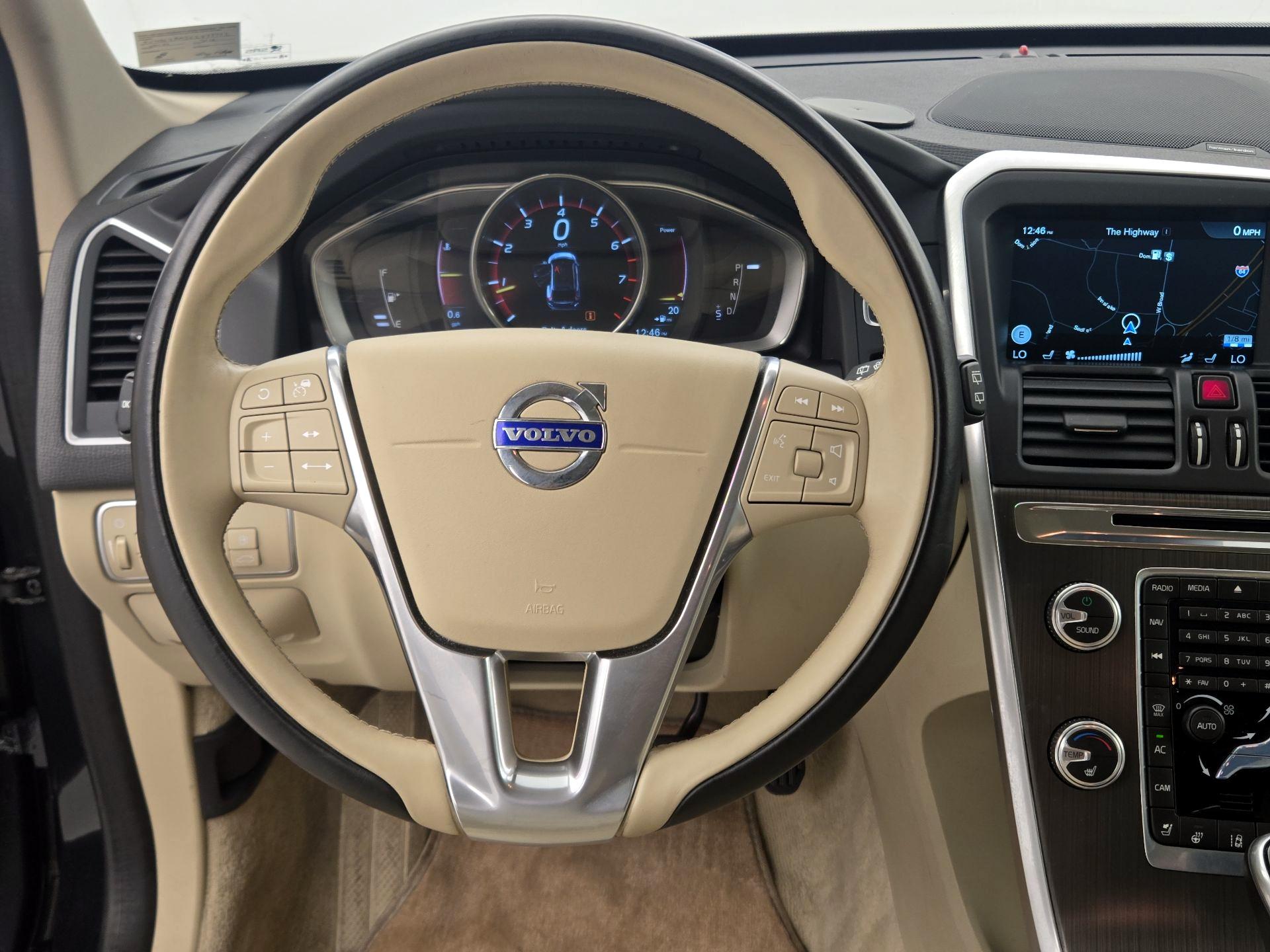Thumbnail: 2016 Volvo XC60 - 10