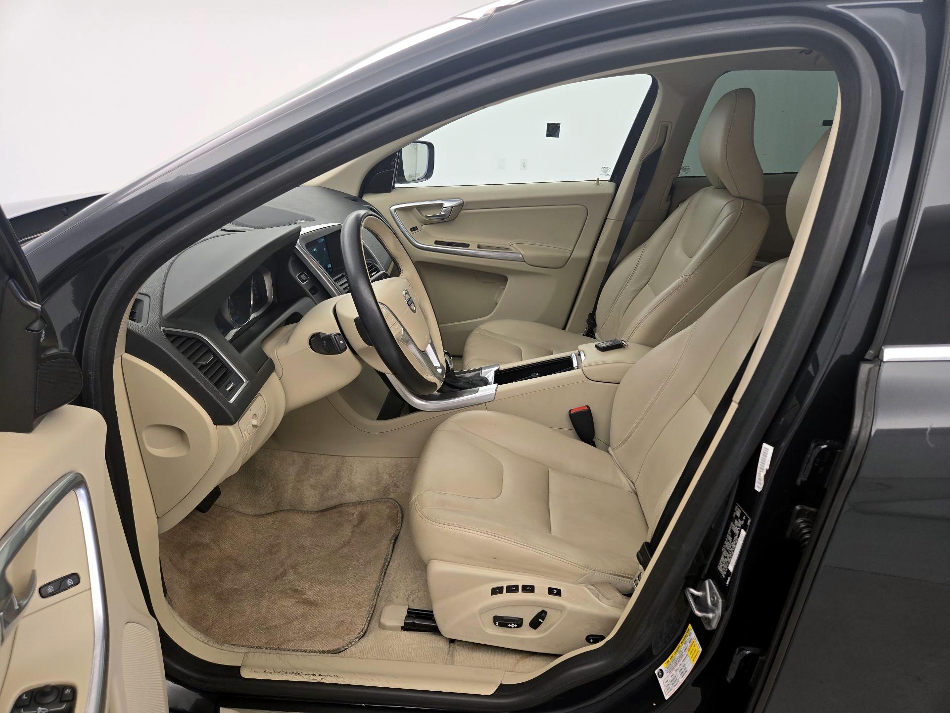 Thumbnail: 2016 Volvo XC60 - 11