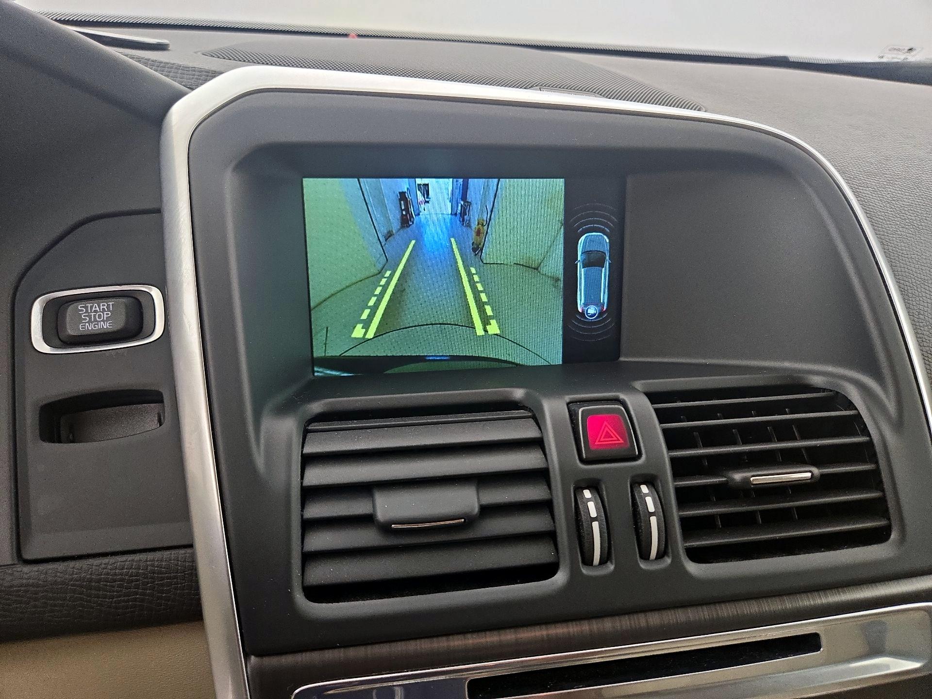 Thumbnail: 2016 Volvo XC60 - 15