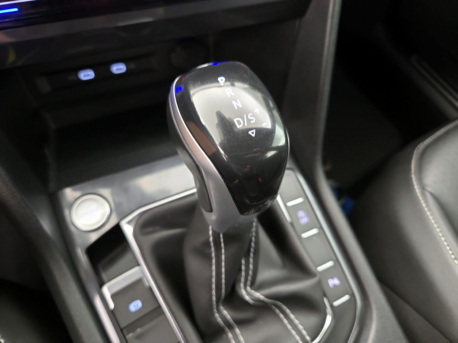 Thumbnail: 2022 Volkswagen Tiguan - 17