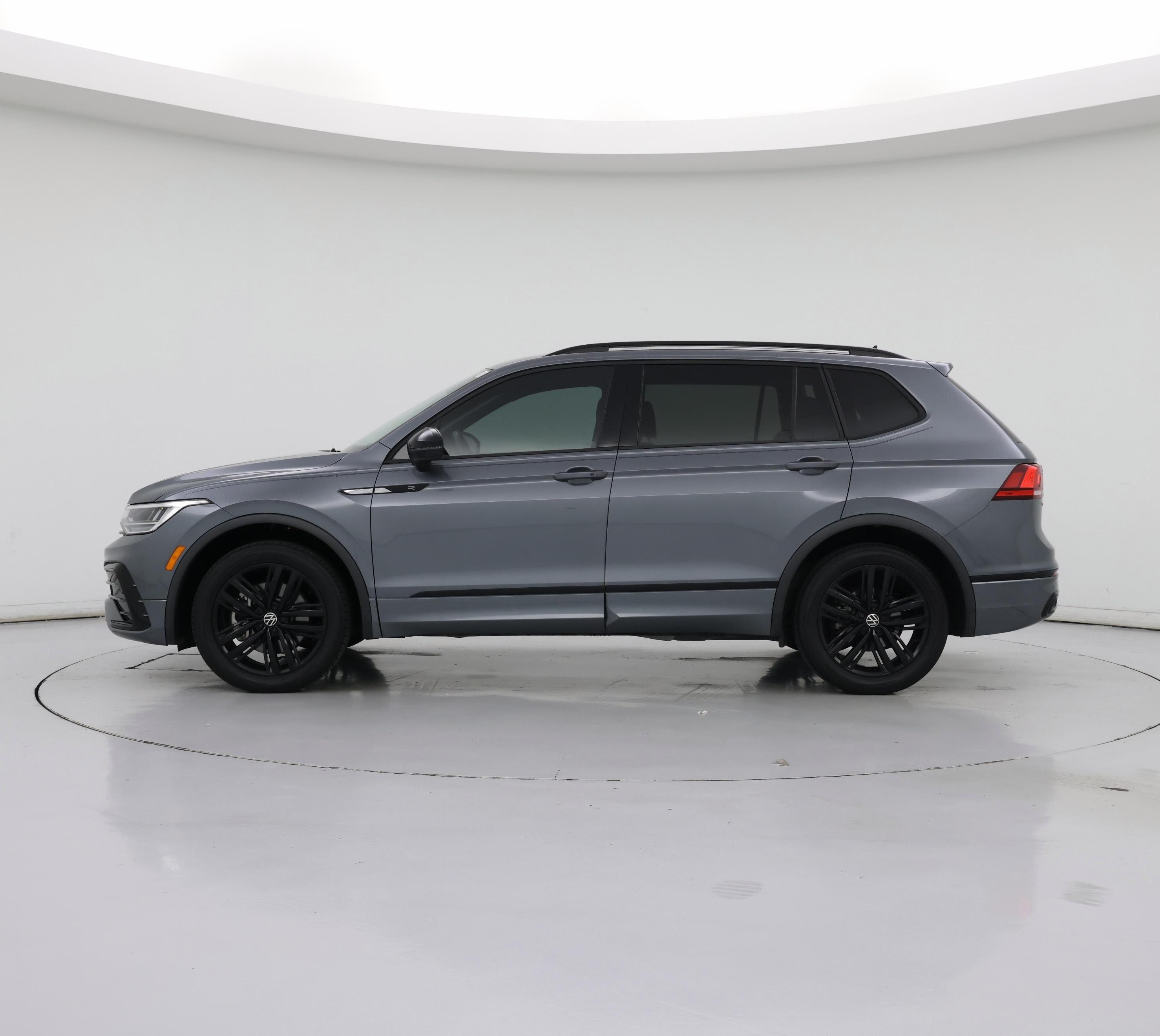 Thumbnail: 2022 Volkswagen Tiguan - 3