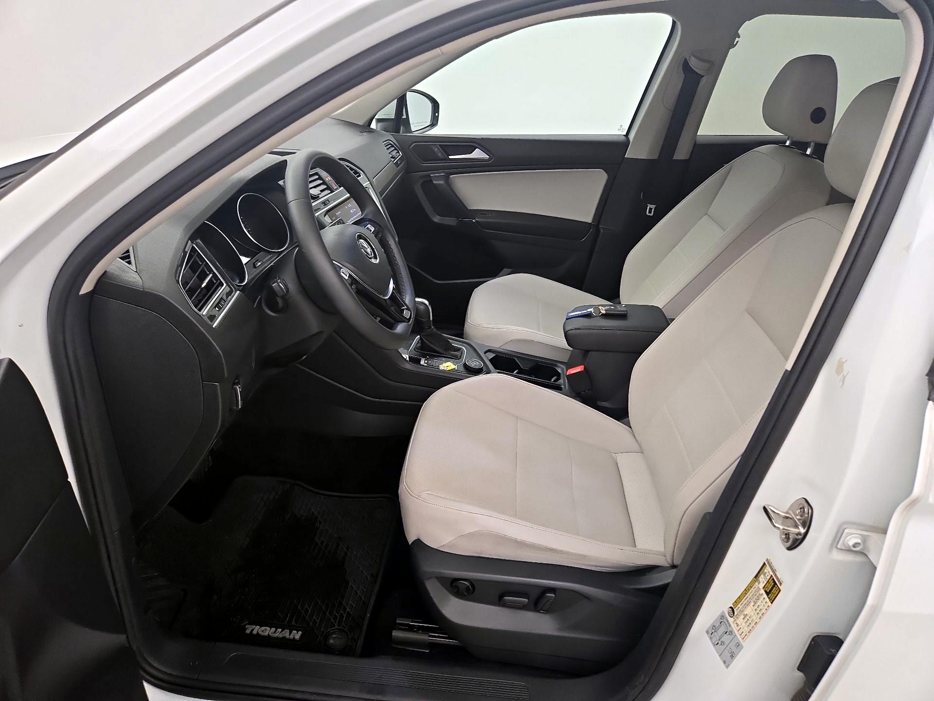 Thumbnail: 2020 Volkswagen Tiguan - 11