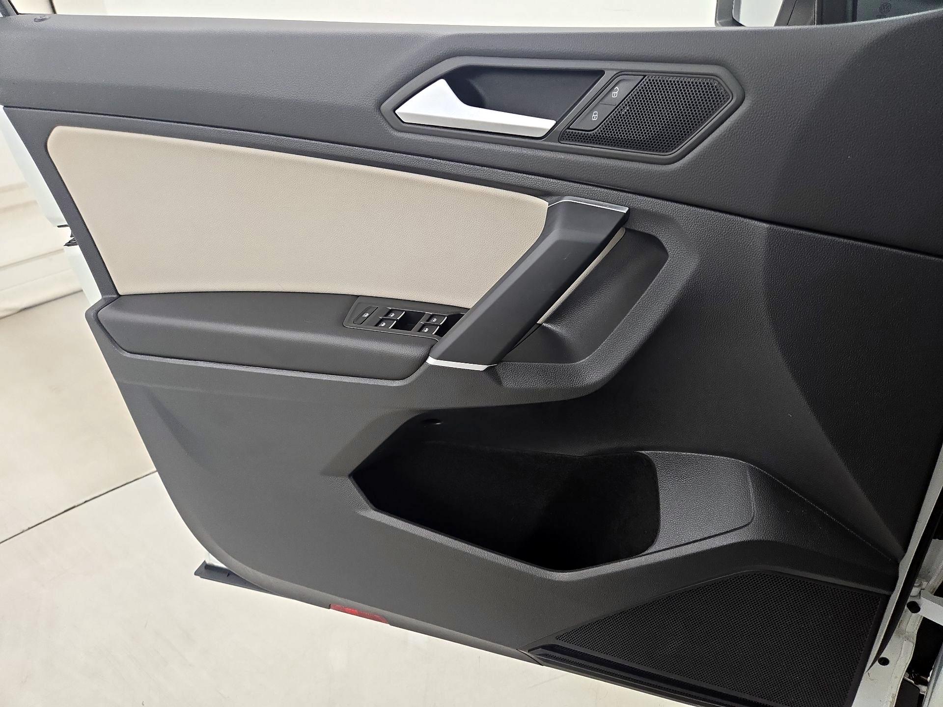 Thumbnail: 2020 Volkswagen Tiguan - 12