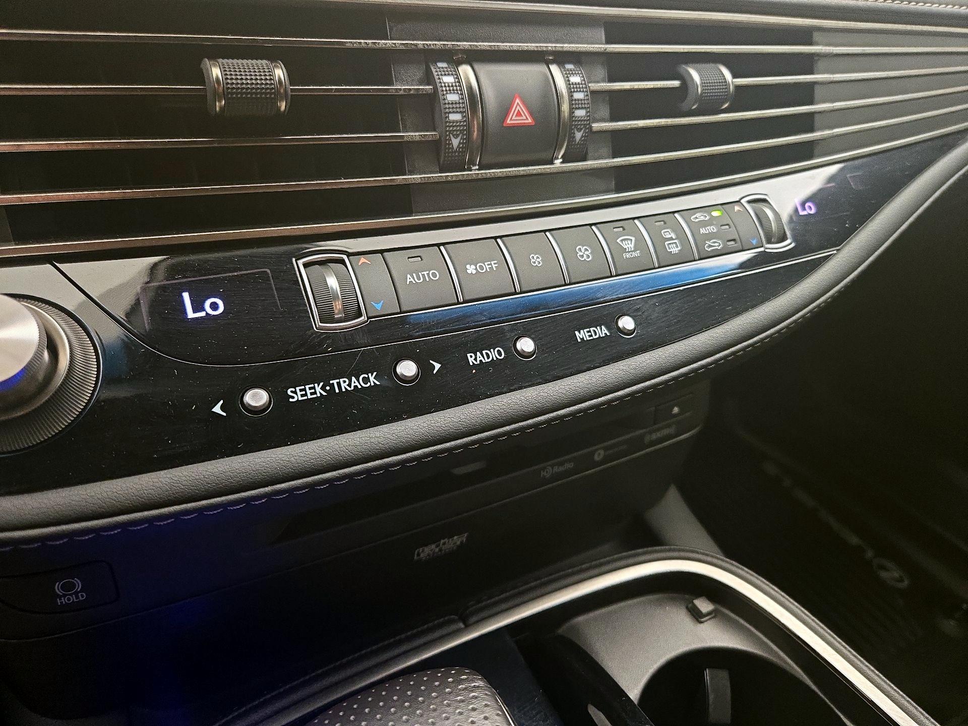 Thumbnail: 2022 Lexus LS - 17