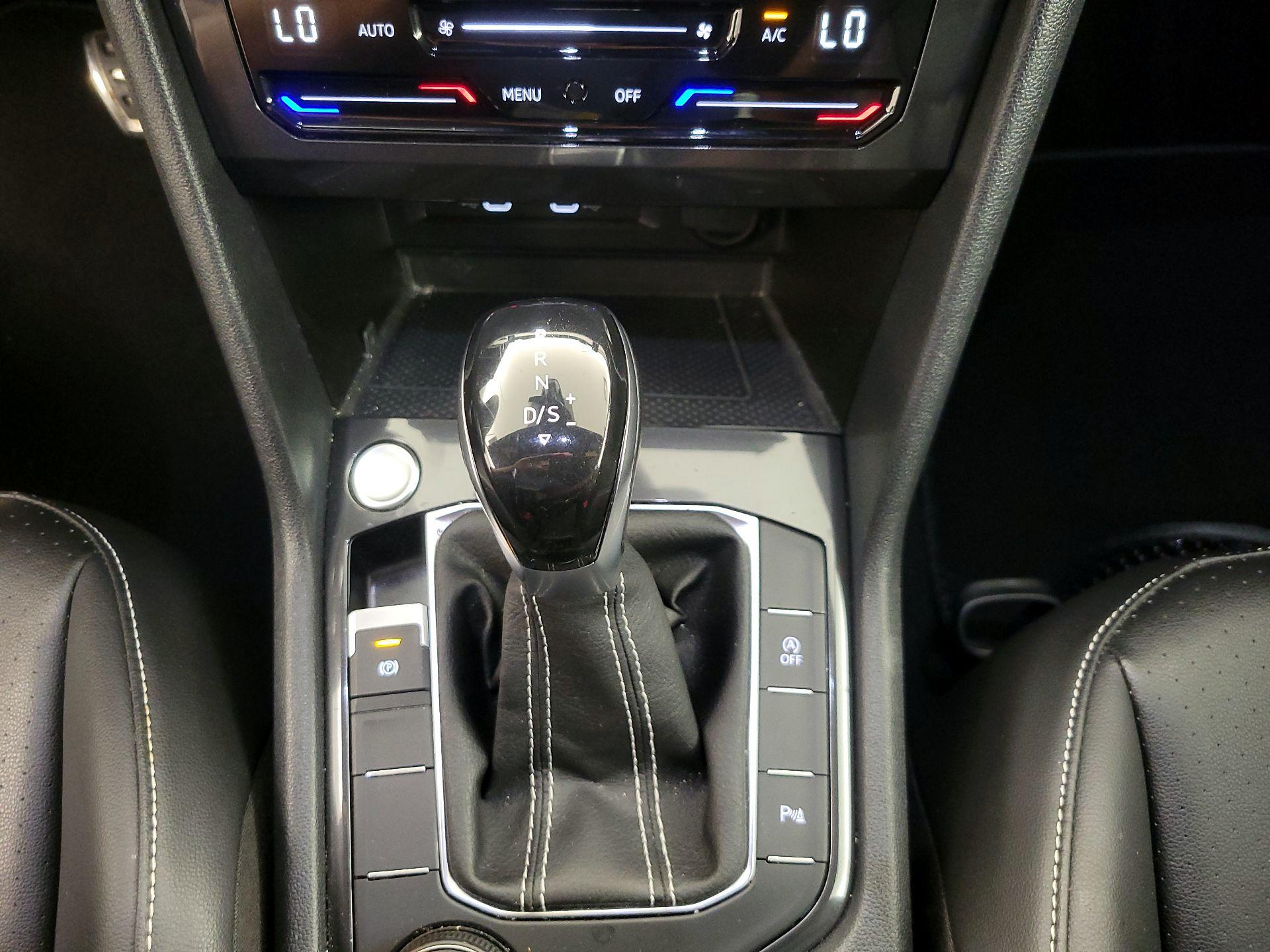 Thumbnail: 2022 Volkswagen Tiguan - 17