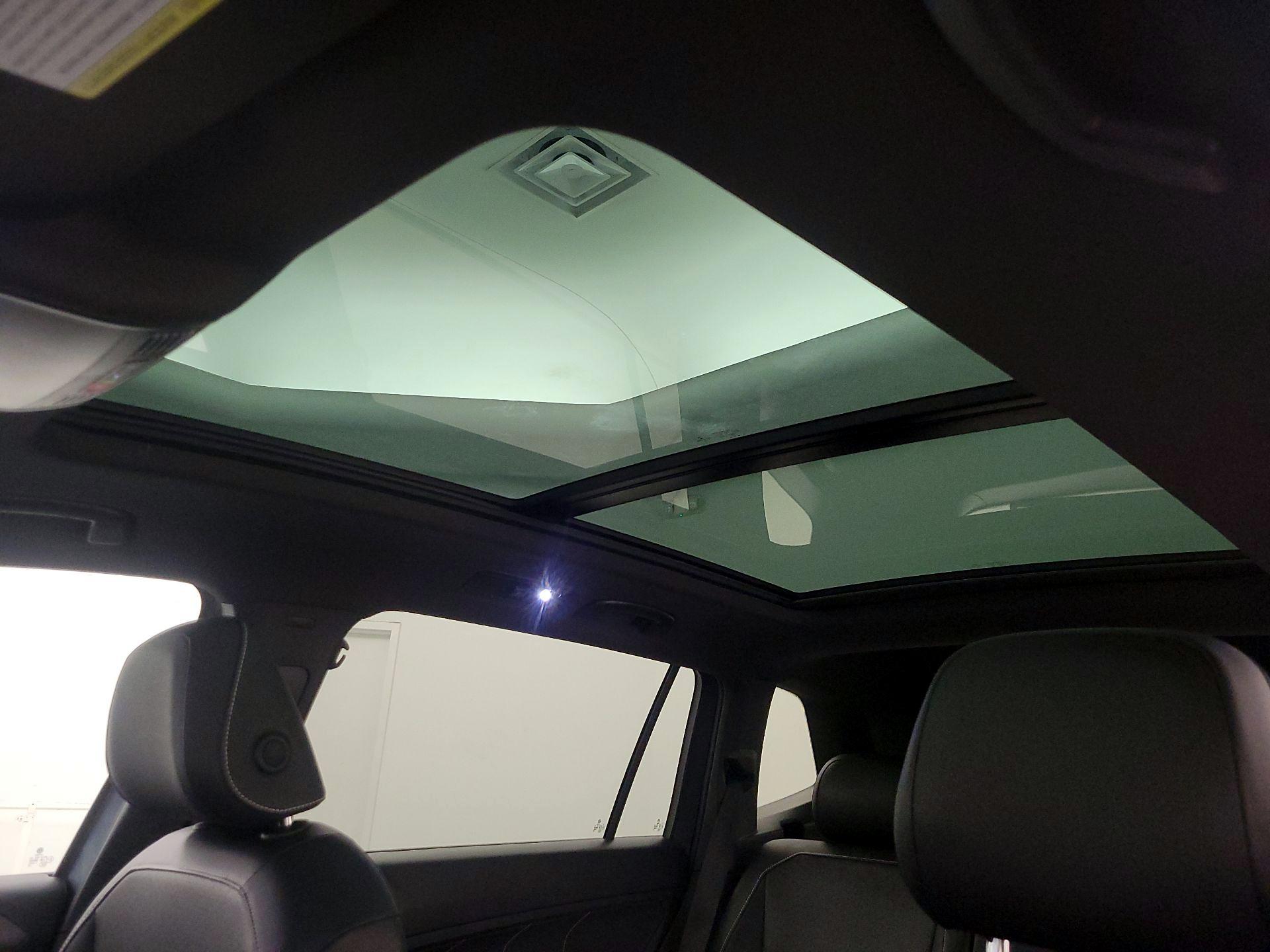 Thumbnail: 2022 Volkswagen Tiguan - 19