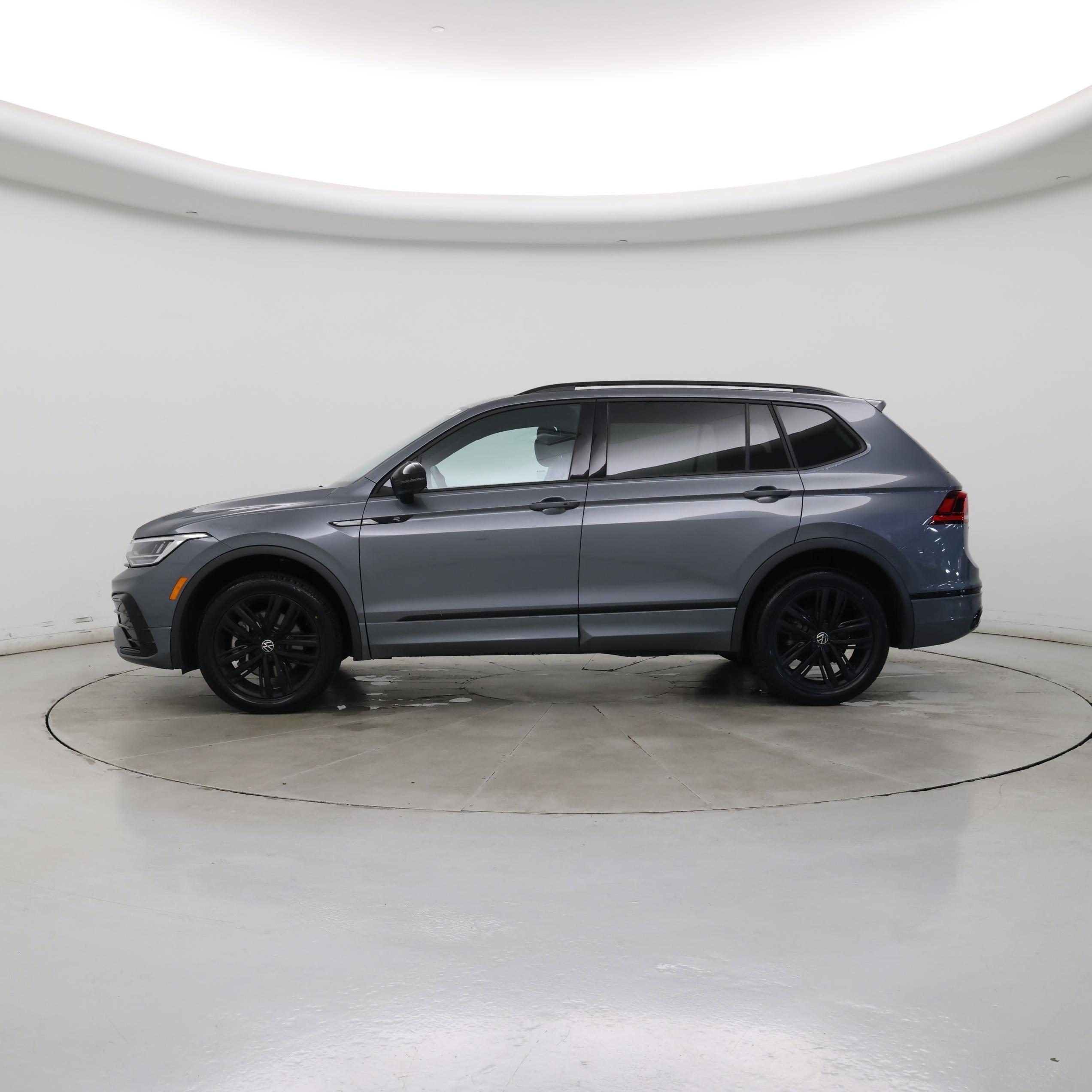 Thumbnail: 2022 Volkswagen Tiguan - 3
