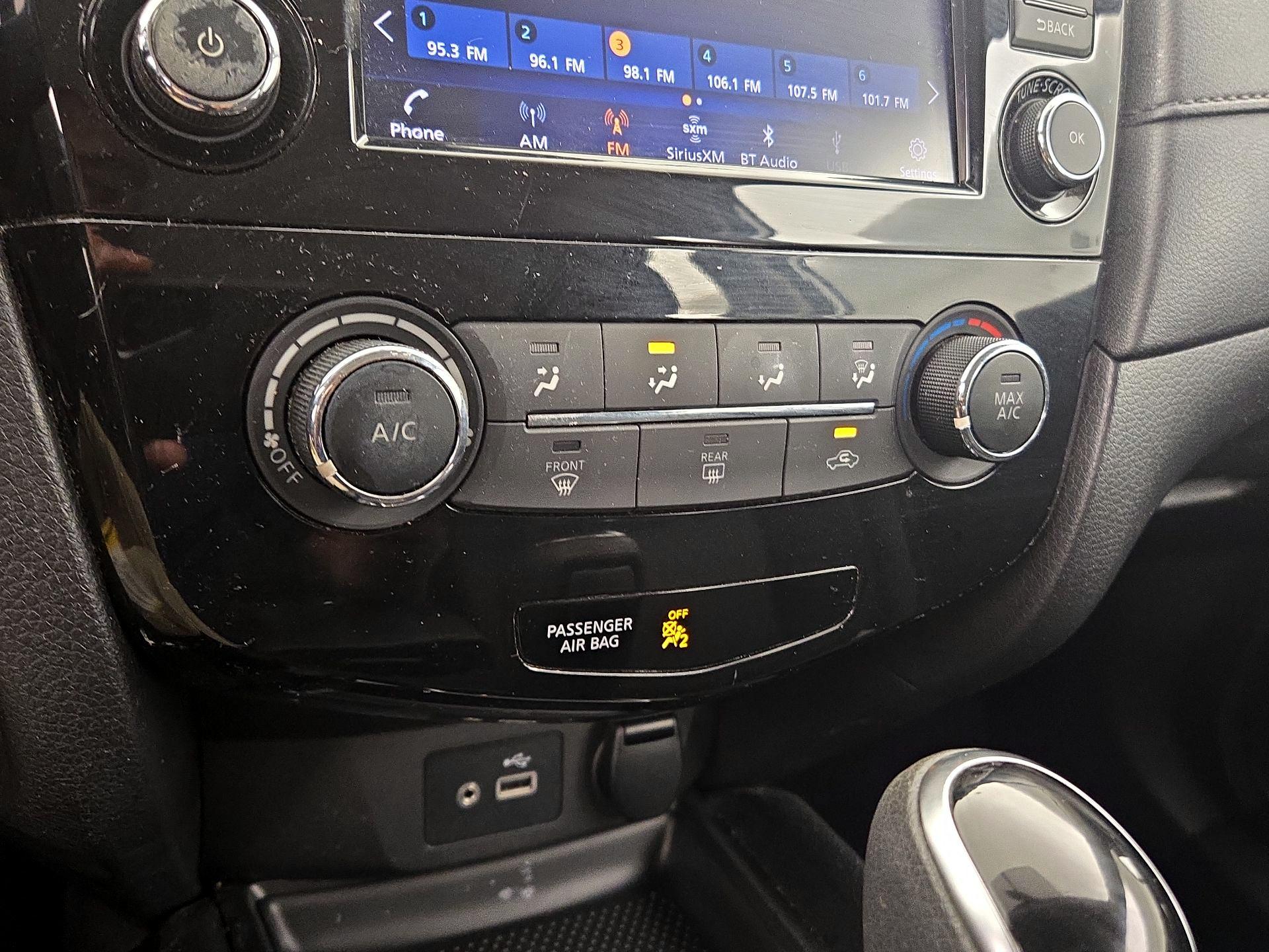 Thumbnail: 2018 Nissan Rogue - 16