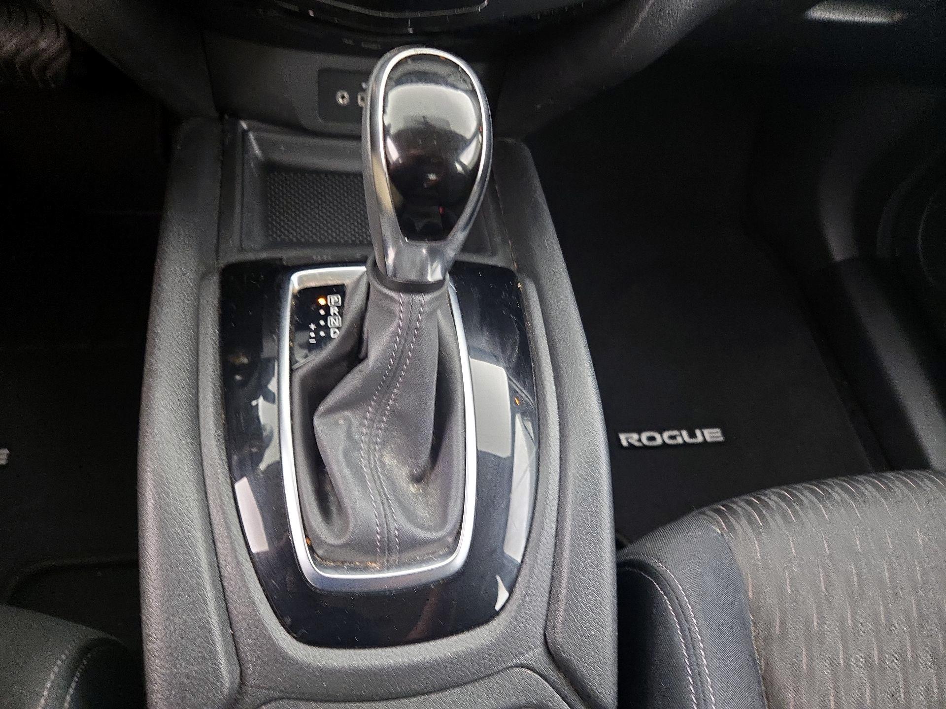 Thumbnail: 2018 Nissan Rogue - 17