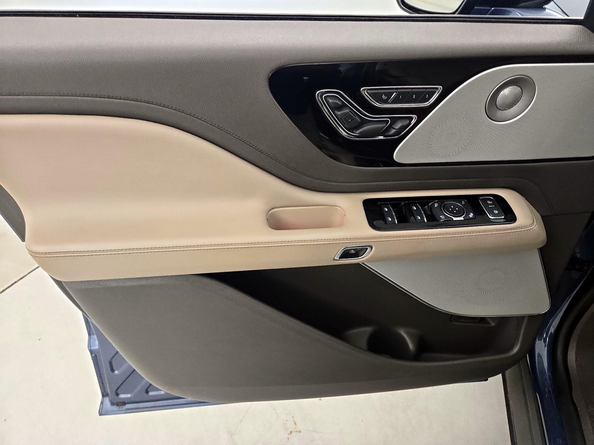 Thumbnail: 2020 Lincoln Aviator - 12