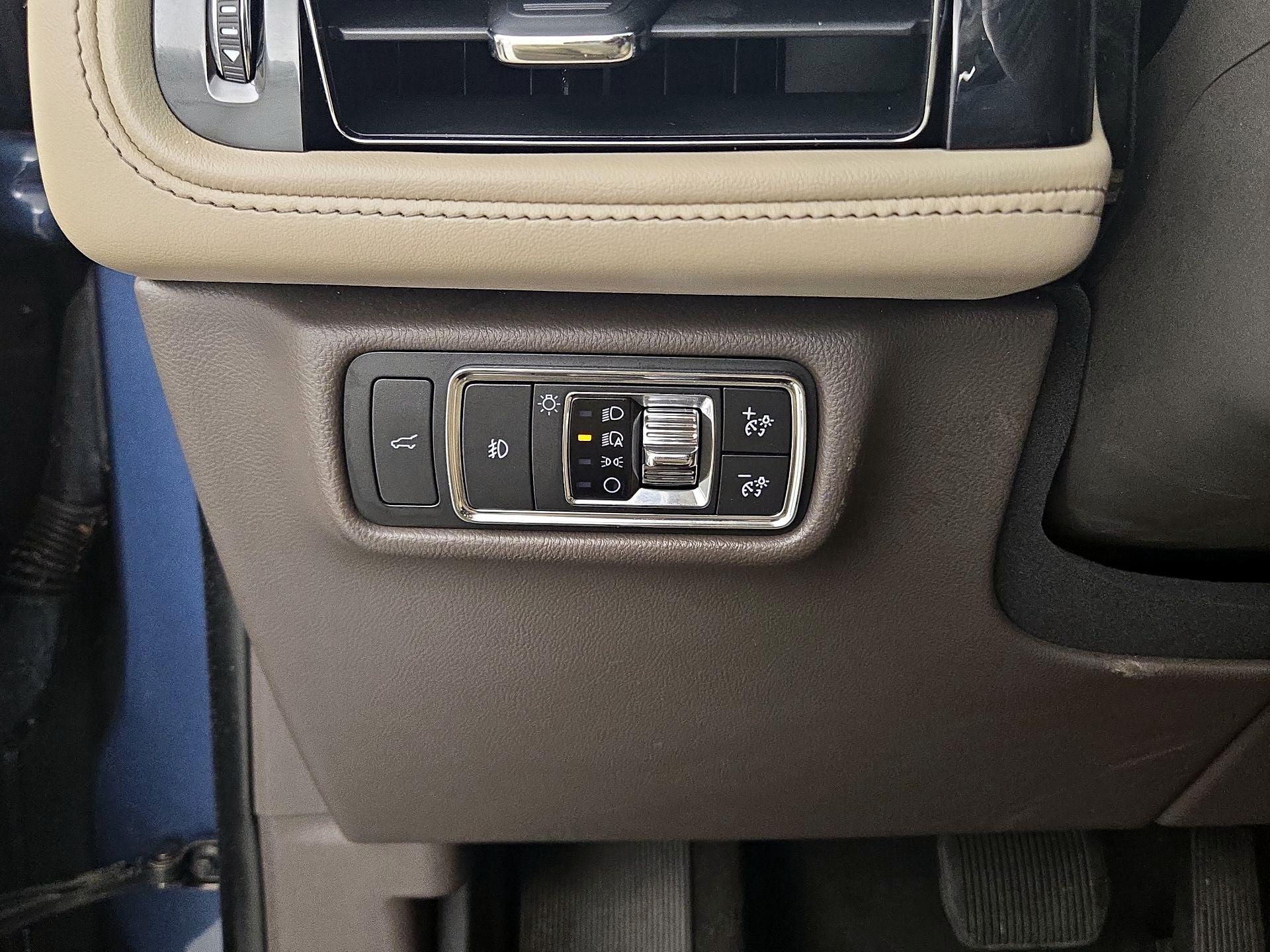 Thumbnail: 2020 Lincoln Aviator - 13