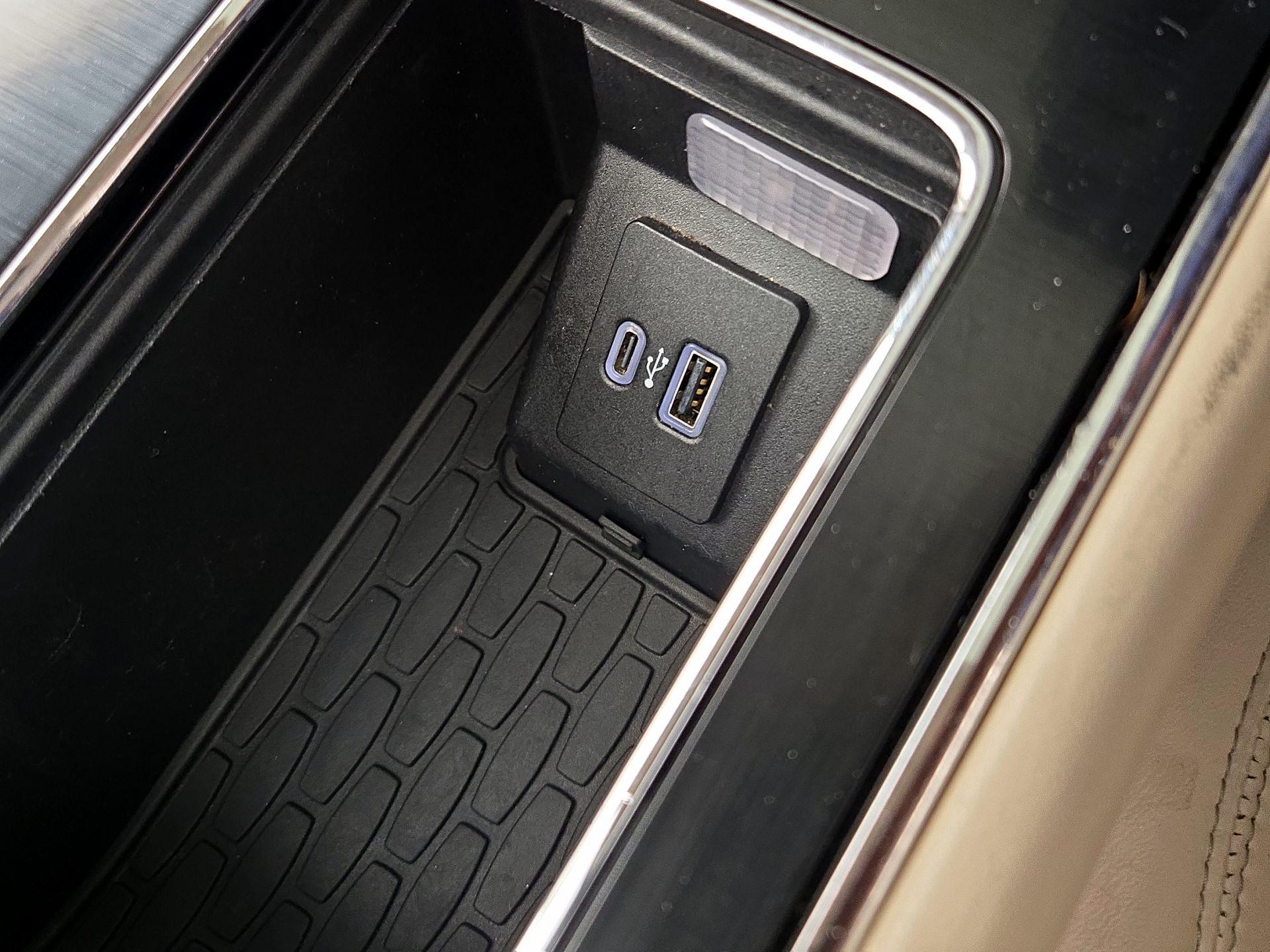 Thumbnail: 2020 Lincoln Aviator - 19
