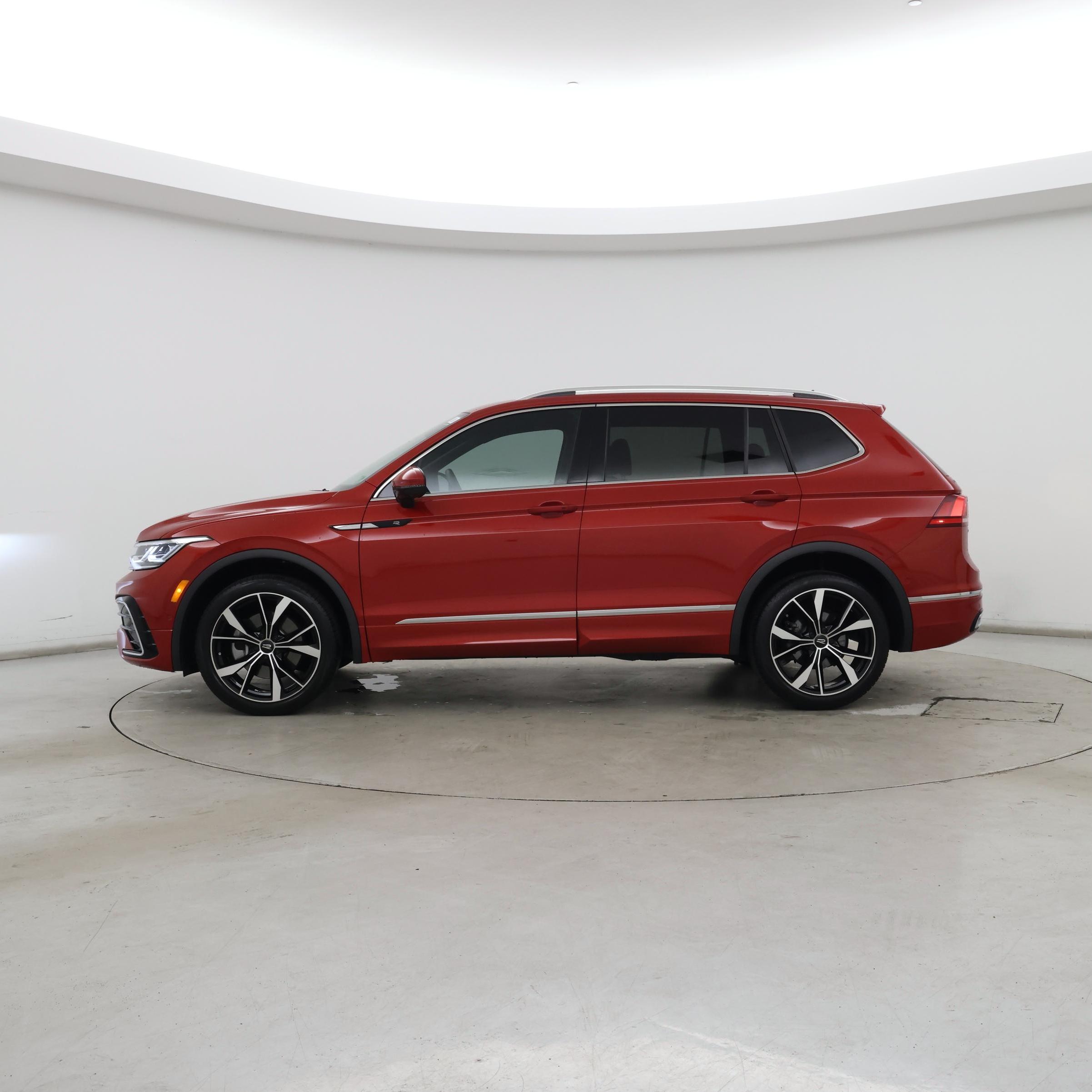 Thumbnail: 2024 Volkswagen Tiguan - 3