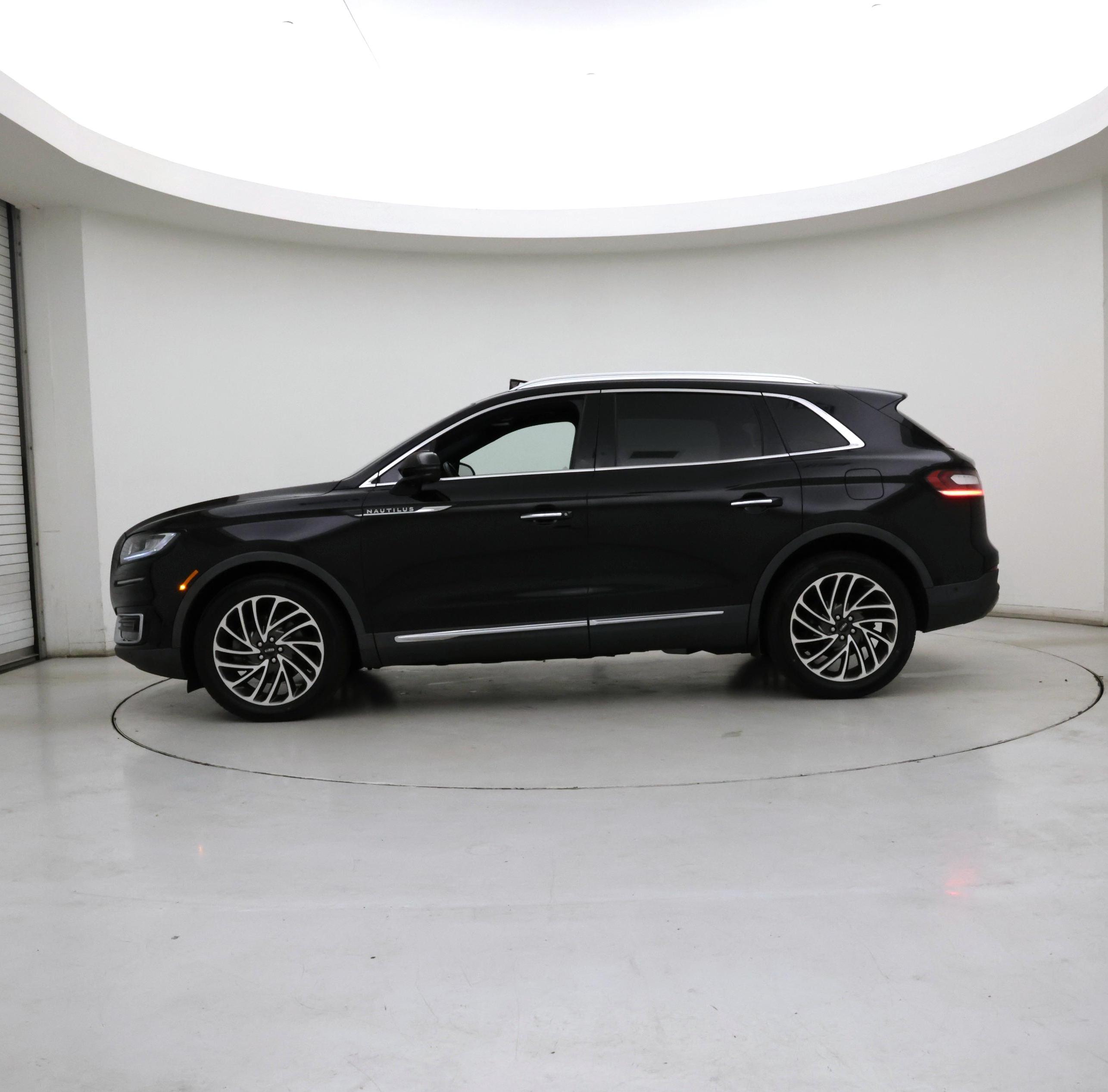 Thumbnail: 2020 Lincoln Nautilus - 3