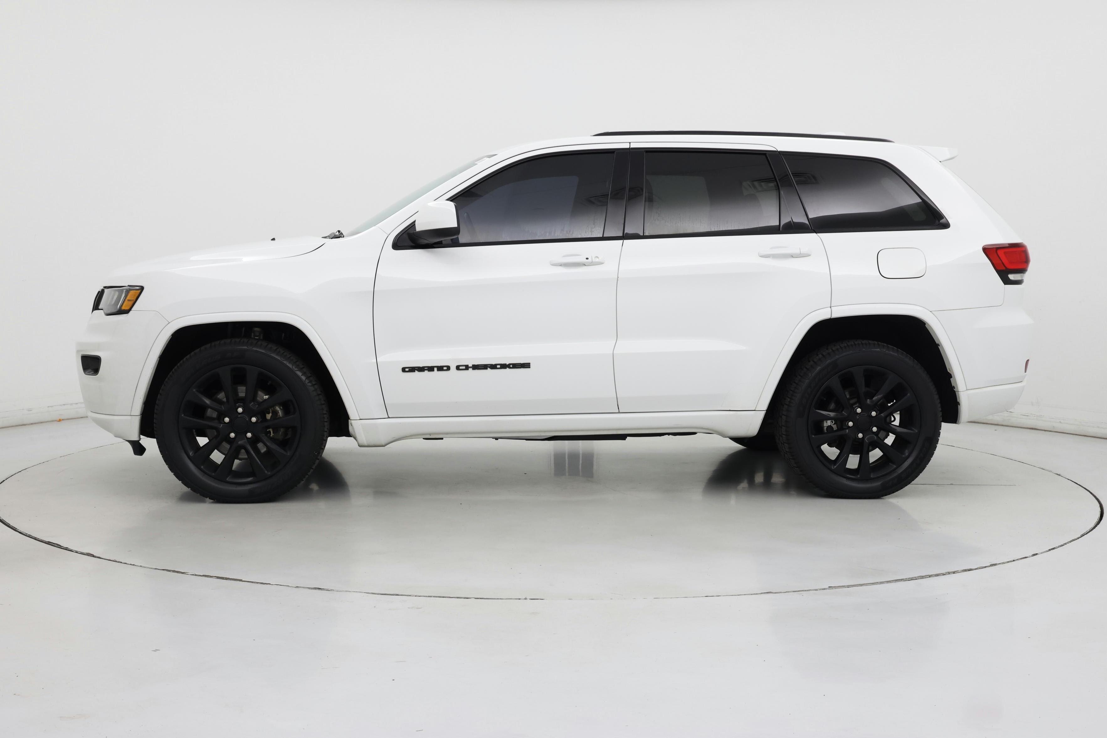 Thumbnail: 2021 Jeep Grand Cherokee - 3