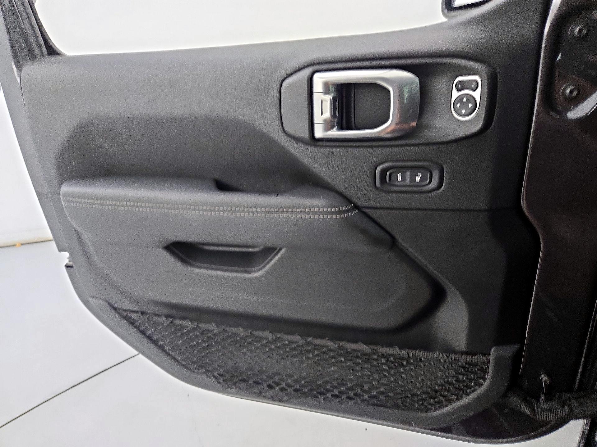 Thumbnail: 2022 Jeep Wrangler - 12