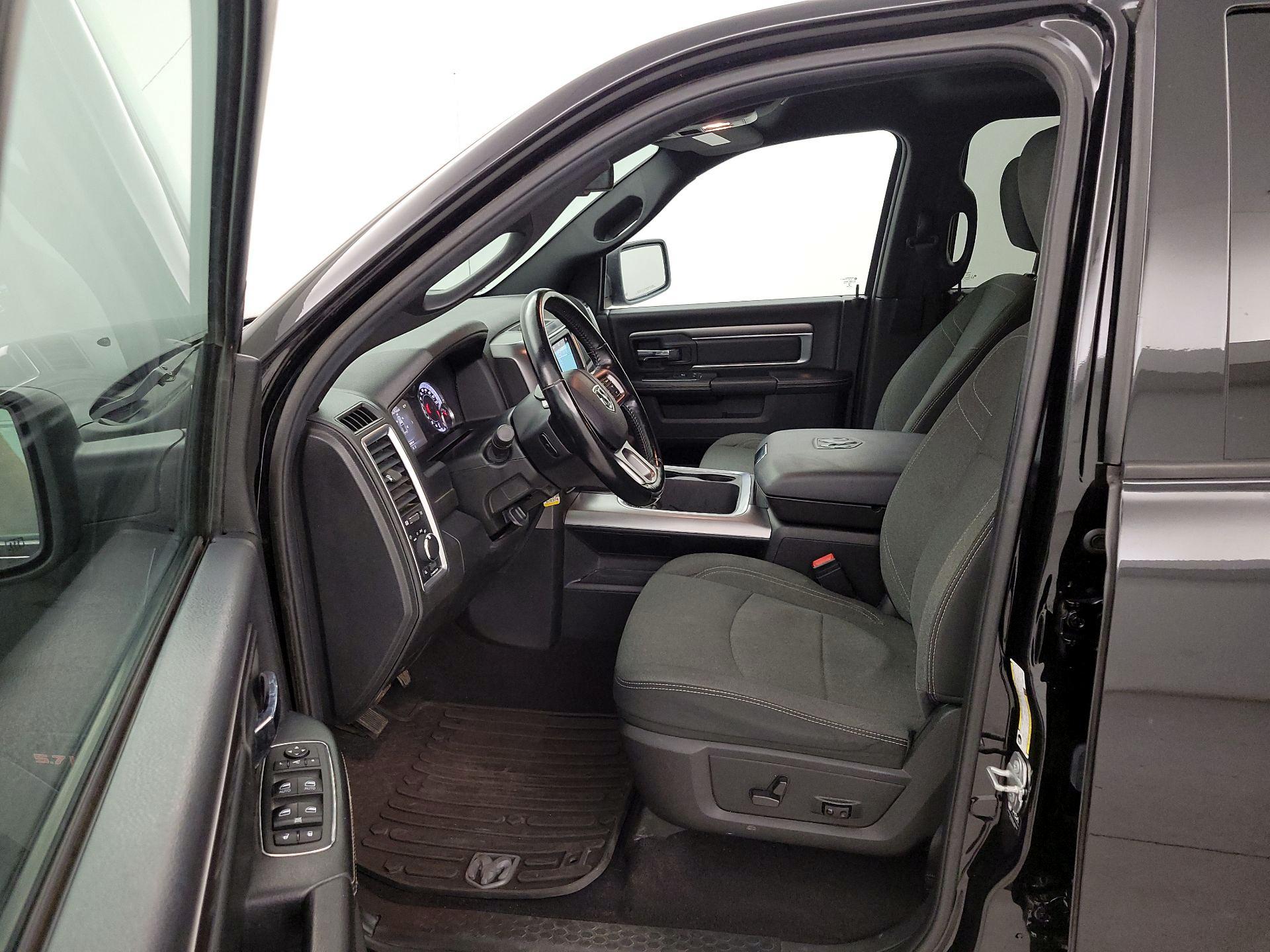 Thumbnail: 2021 RAM 1500 Classic - 11
