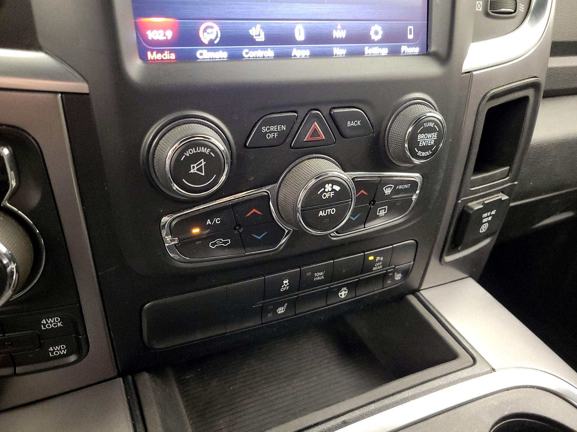 Thumbnail: 2021 RAM 1500 Classic - 17