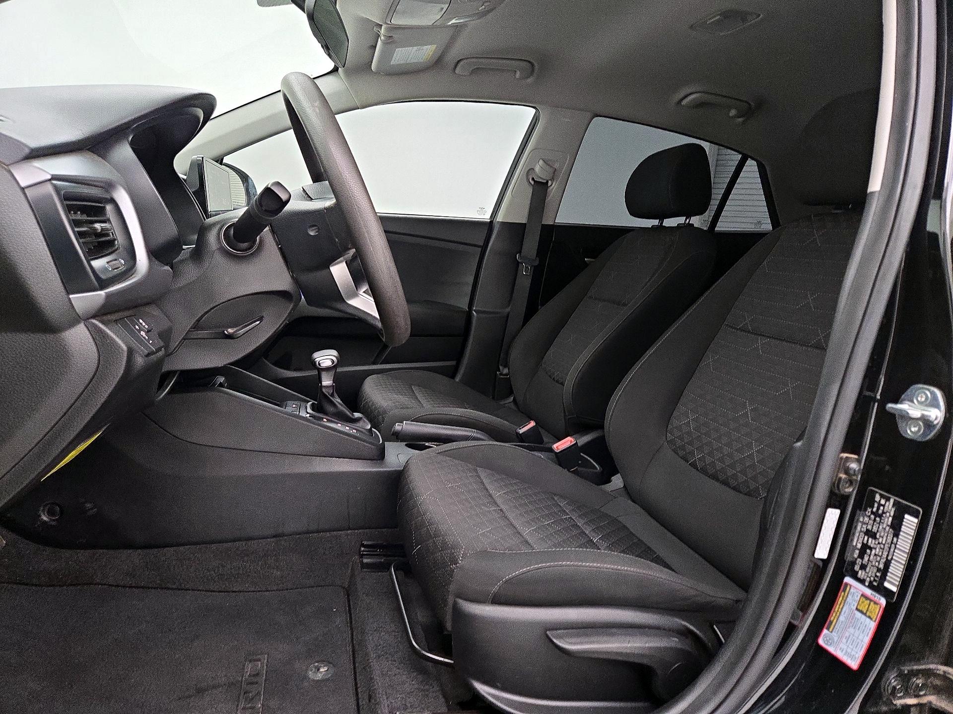 Thumbnail: 2023 Kia Rio - 11