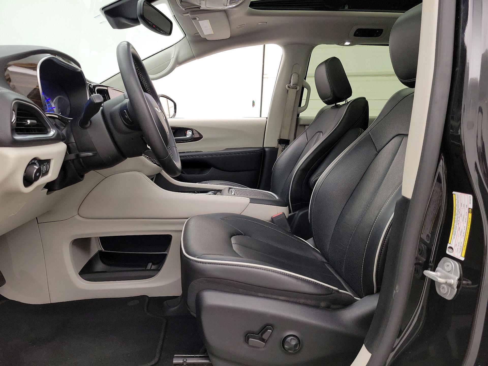 Thumbnail: 2022 Chrysler Pacifica - 11