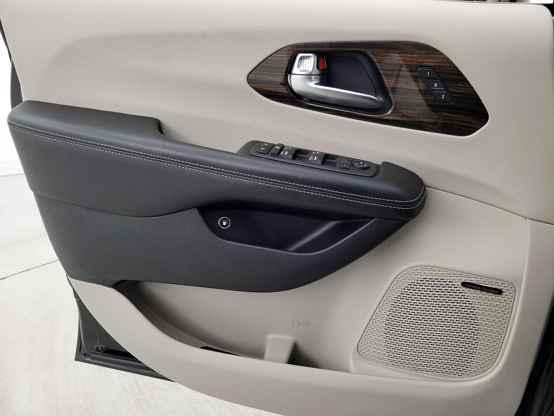 Thumbnail: 2022 Chrysler Pacifica - 12